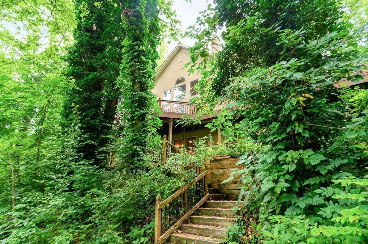 6310 Linworth Rd, Columbus OH  43085-2855 exterior