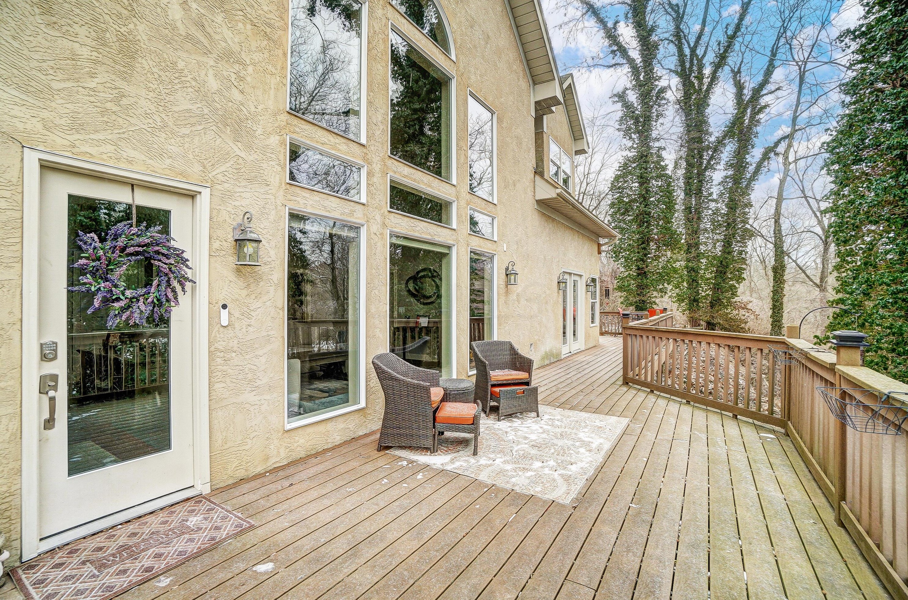 6310 Linworth Rd, Columbus OH  43085-2855 exterior