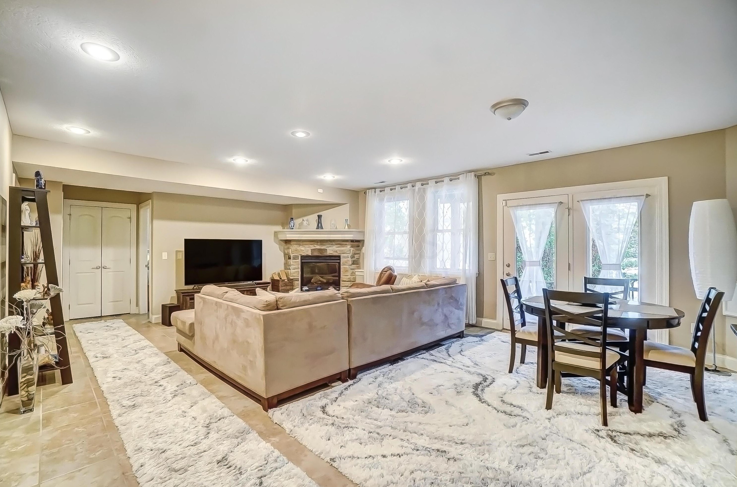 6310 Linworth Rd, Columbus OH  43085-2855 exterior