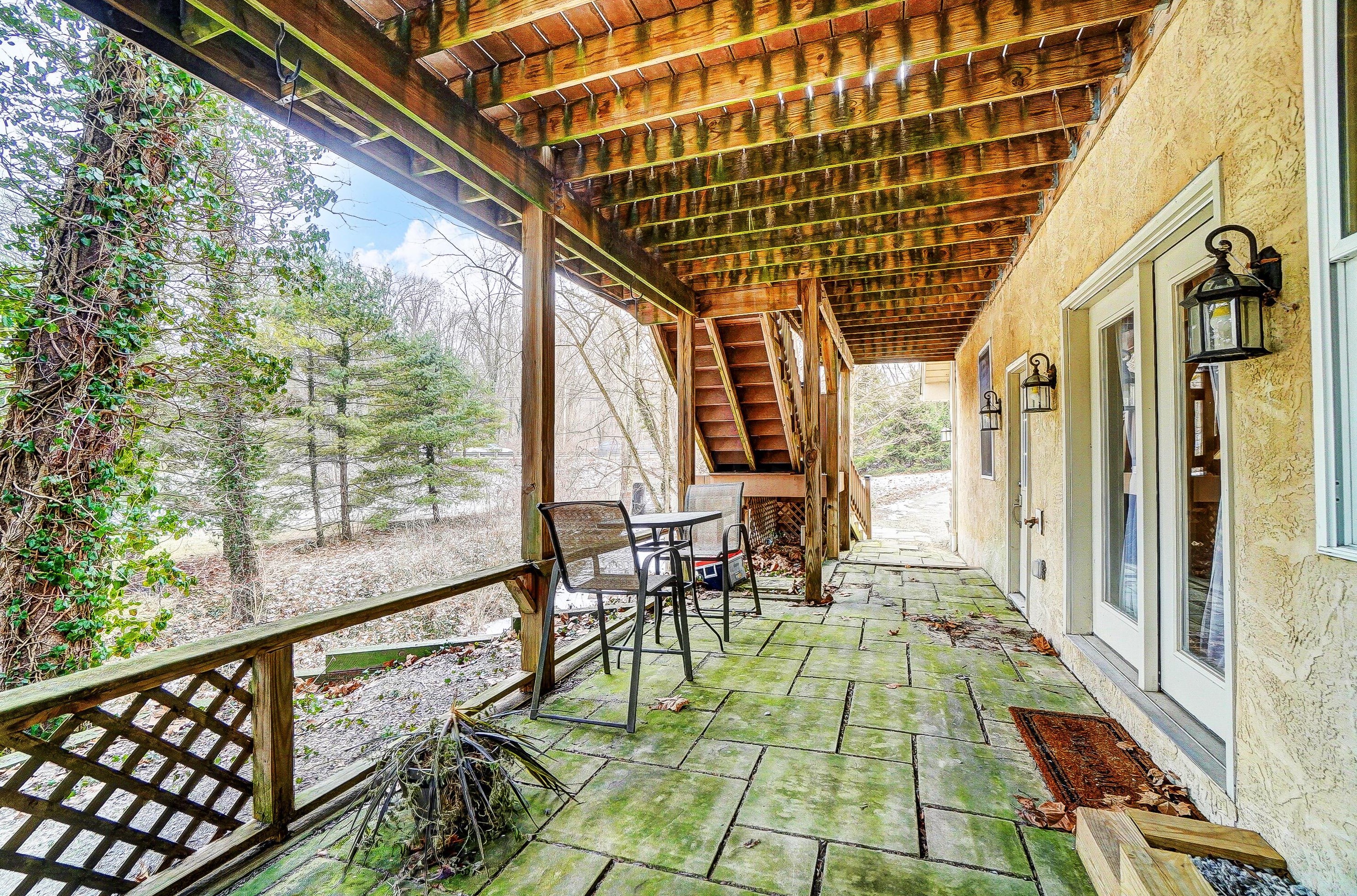 6310 Linworth Rd, Columbus OH  43085-2855 exterior