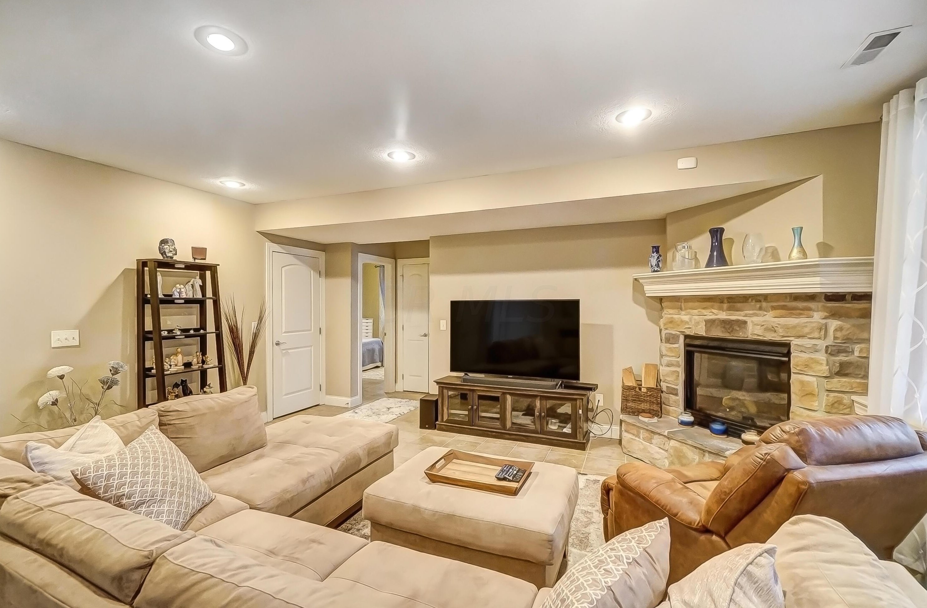 6310 Linworth Rd, Columbus OH  43085-2855 exterior