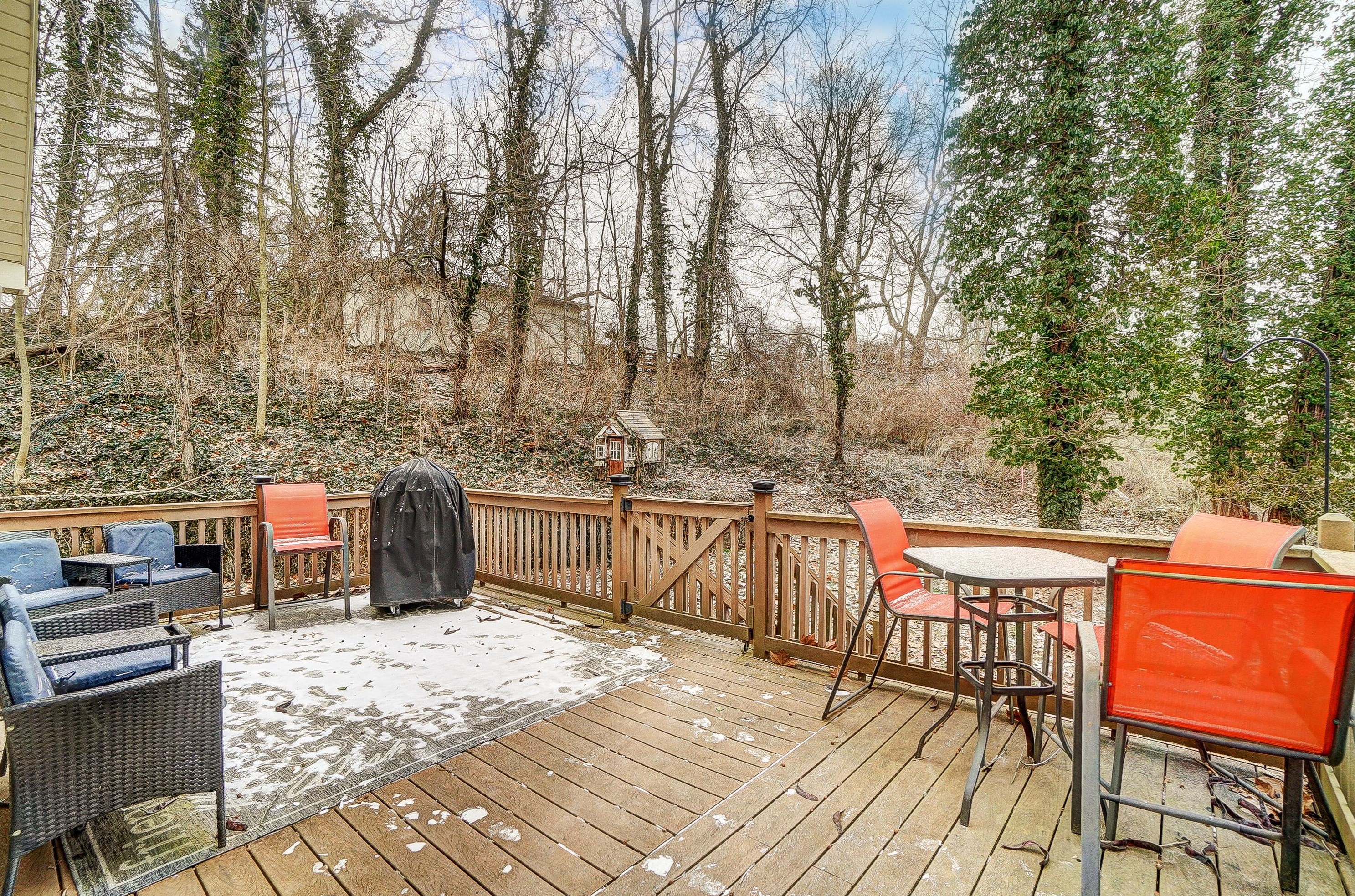 6310 Linworth Rd, Columbus OH  43085-2855 exterior