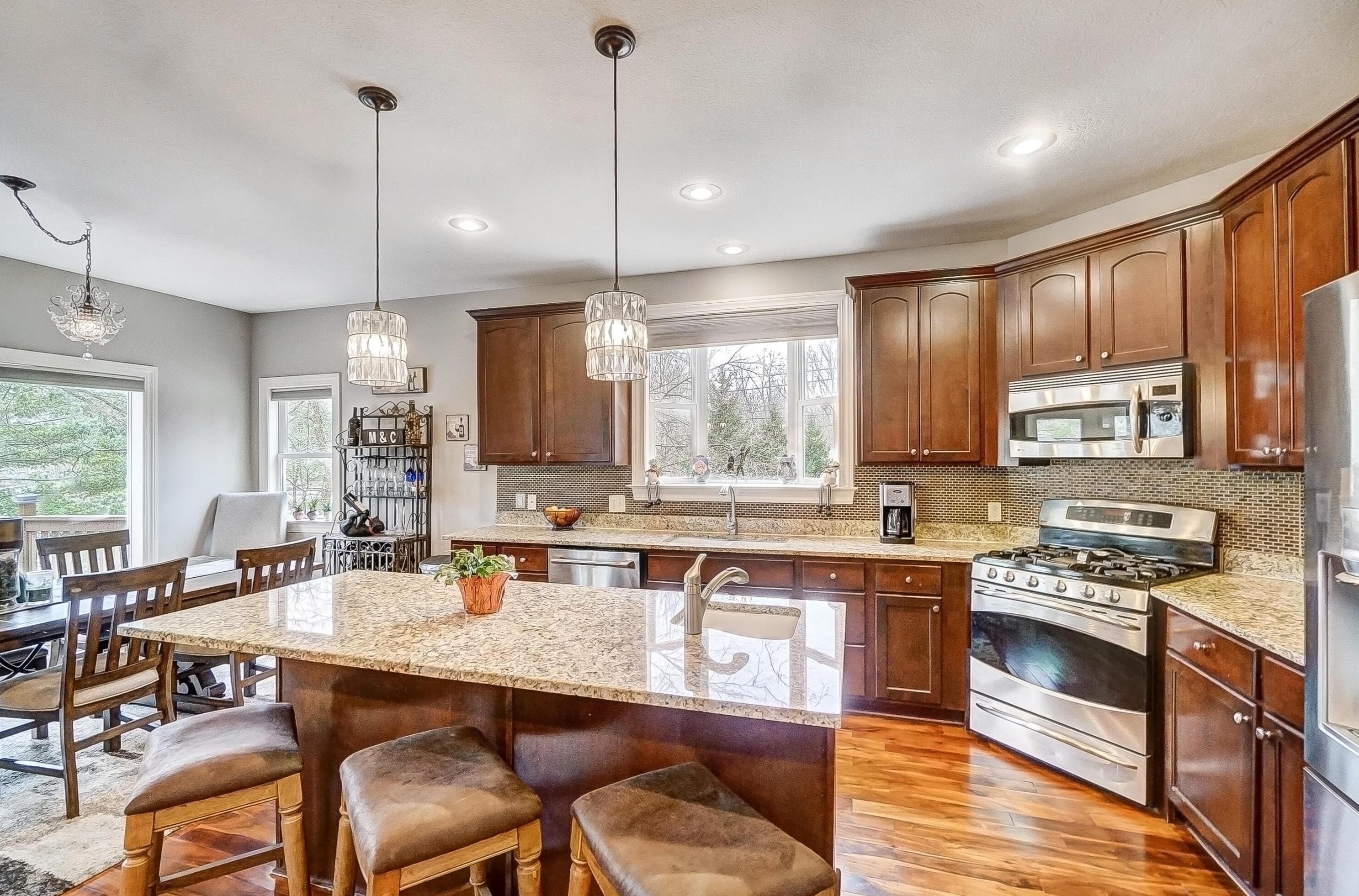 6310 Linworth Rd, Columbus OH  43085-2855 exterior