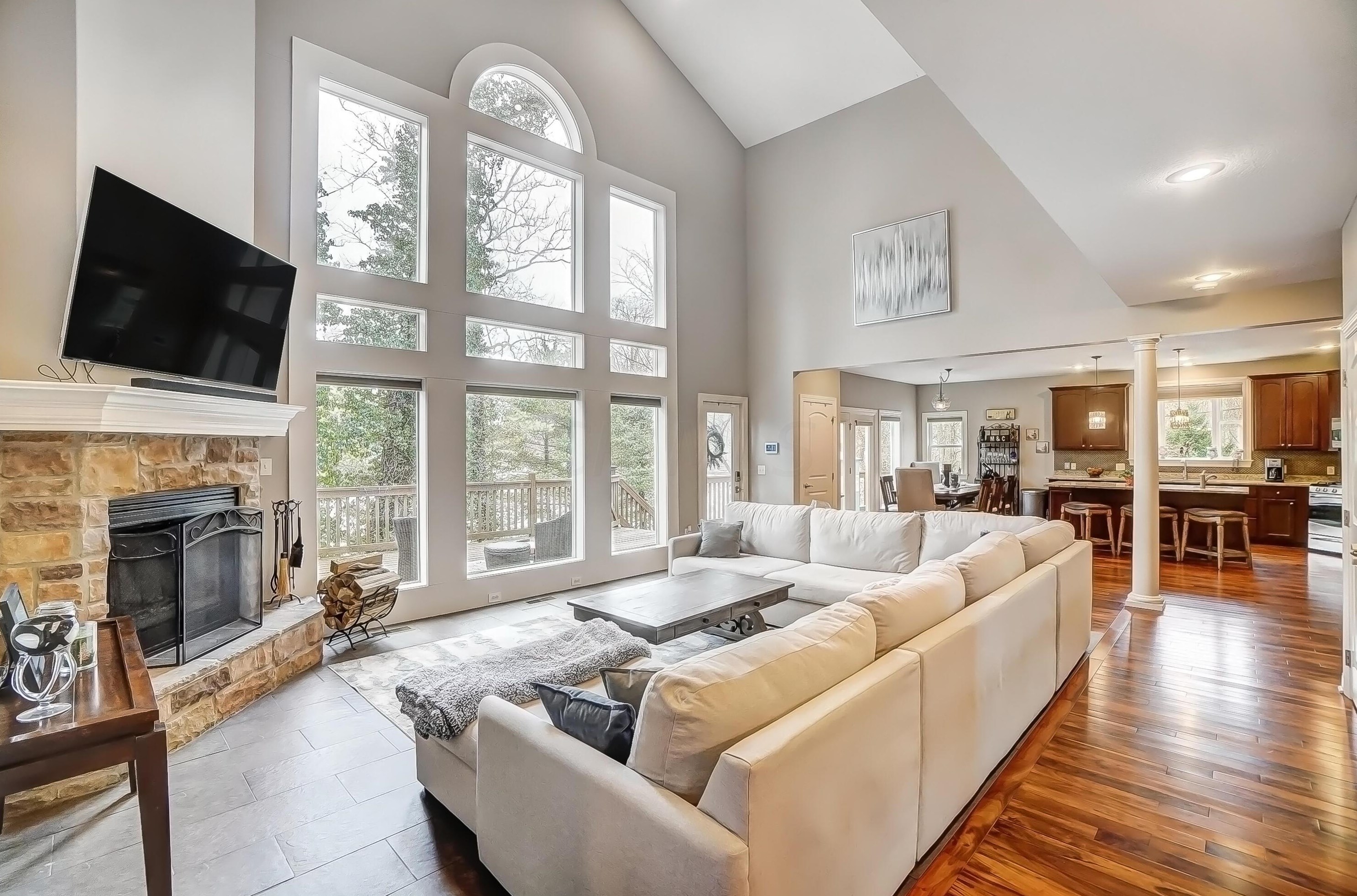 6310 Linworth Rd, Columbus OH  43085-2855 exterior