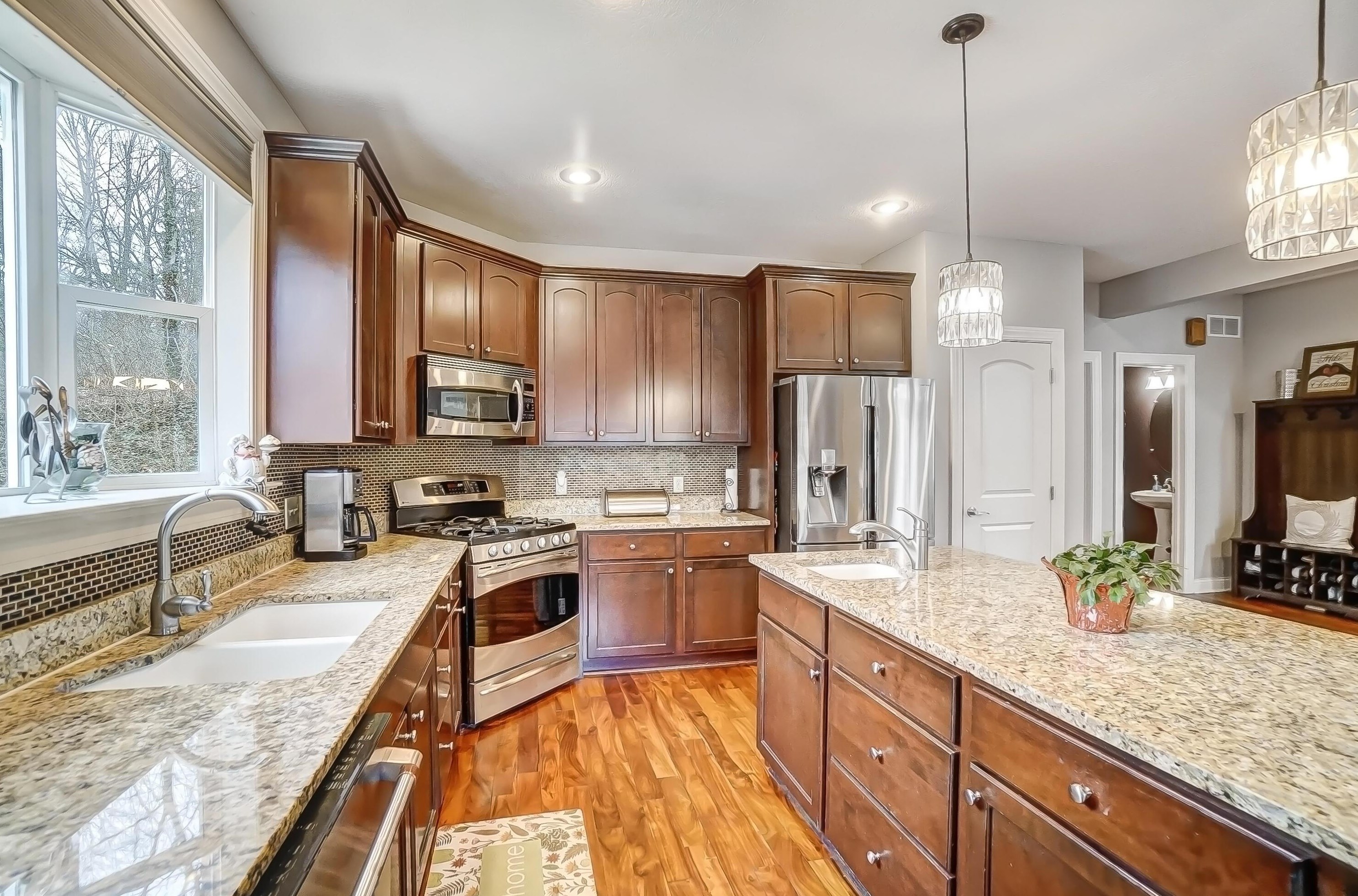 6310 Linworth Rd, Columbus OH  43085-2855 exterior