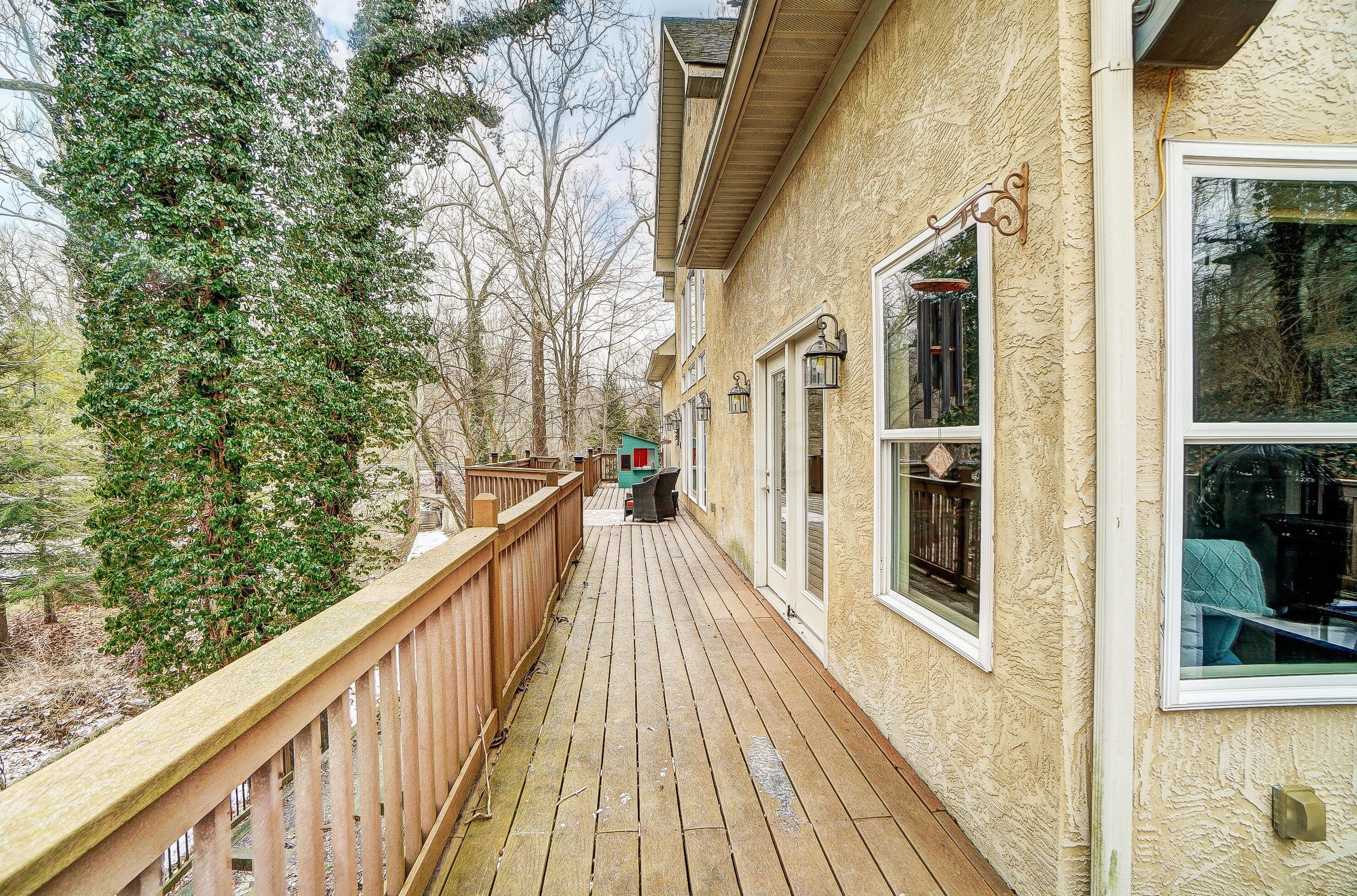 6310 Linworth Rd, Columbus OH  43085-2855 exterior