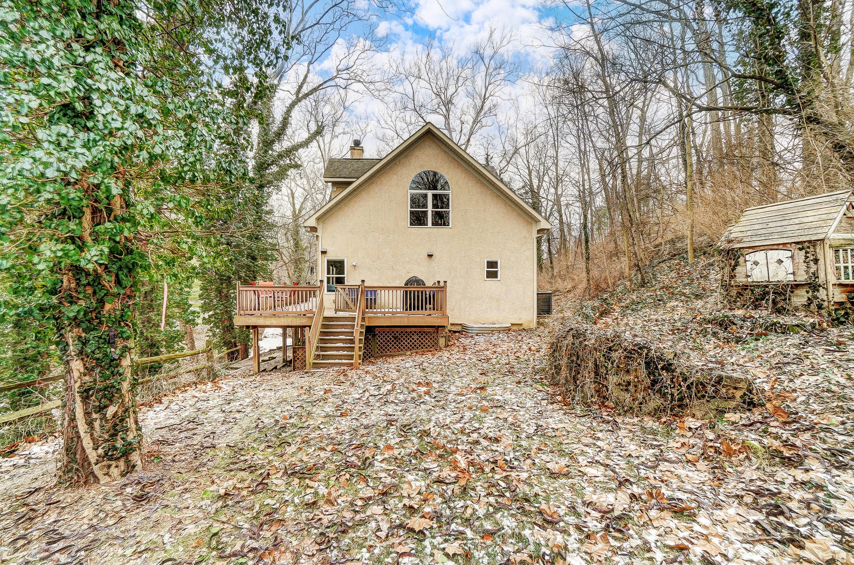 6310 Linworth Rd, Columbus OH  43085-2855 exterior