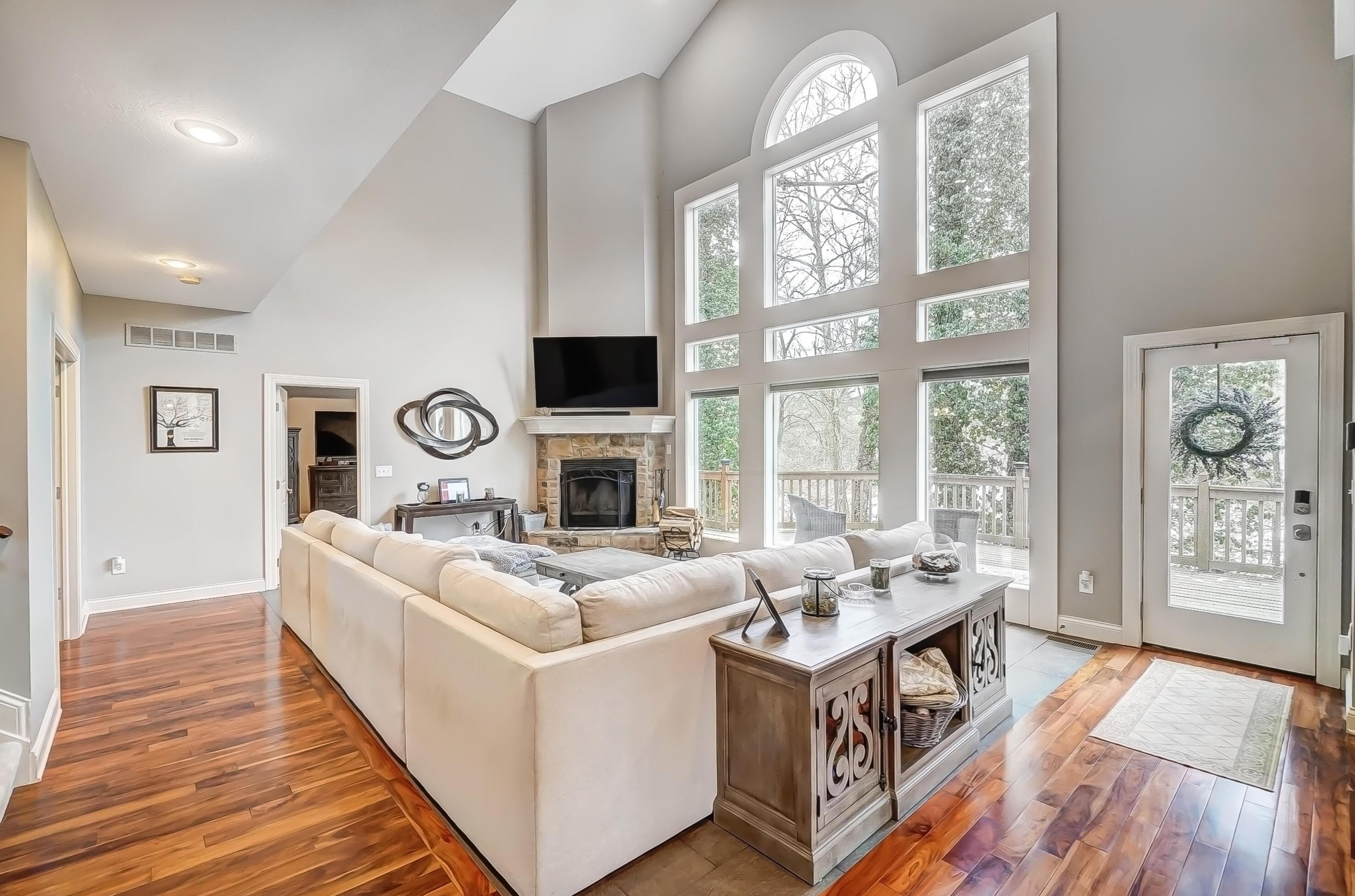 6310 Linworth Rd, Columbus OH  43085-2855 exterior