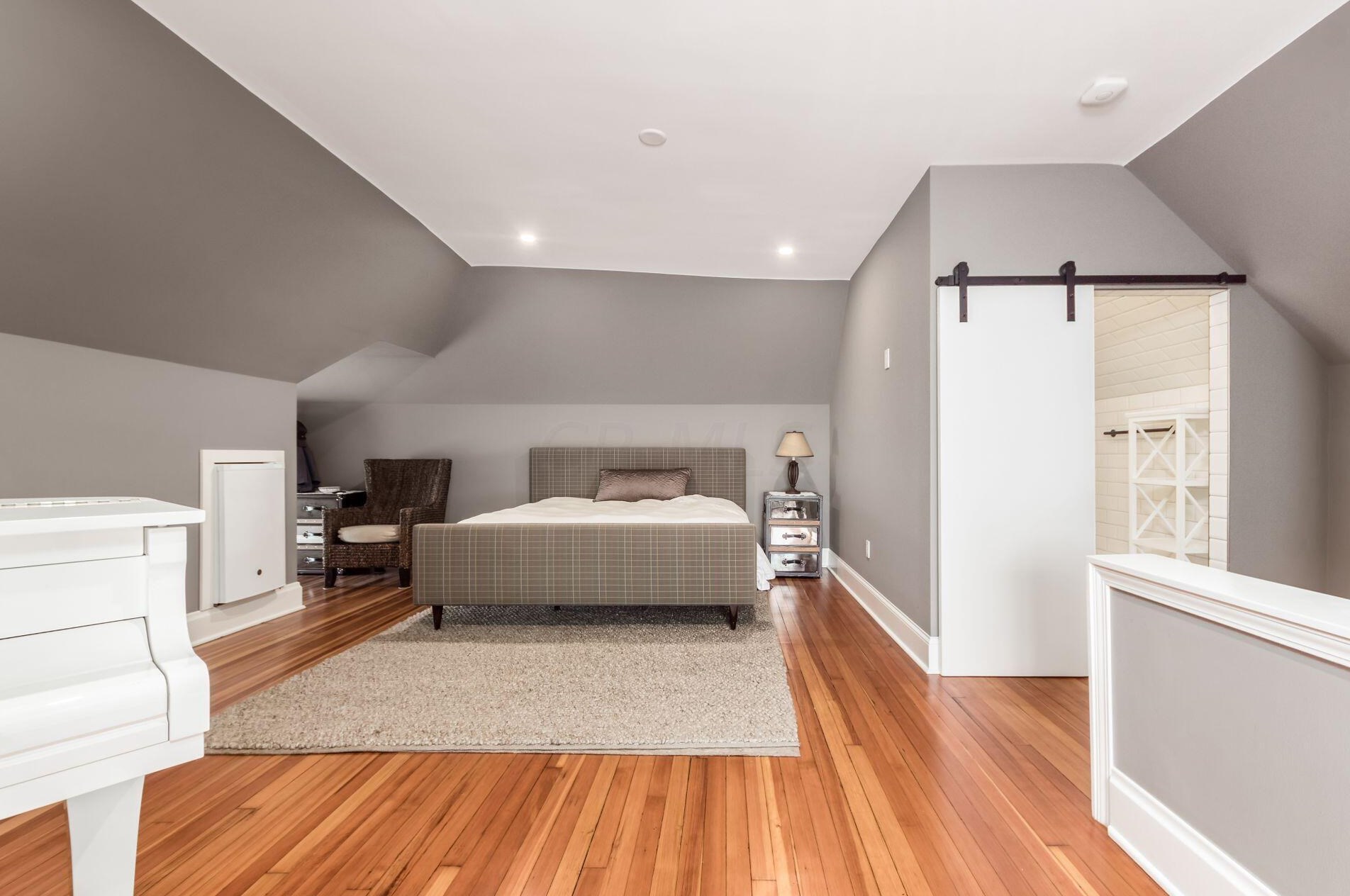 754 Neil Ave, Columbus OH 43201-2321 exterior