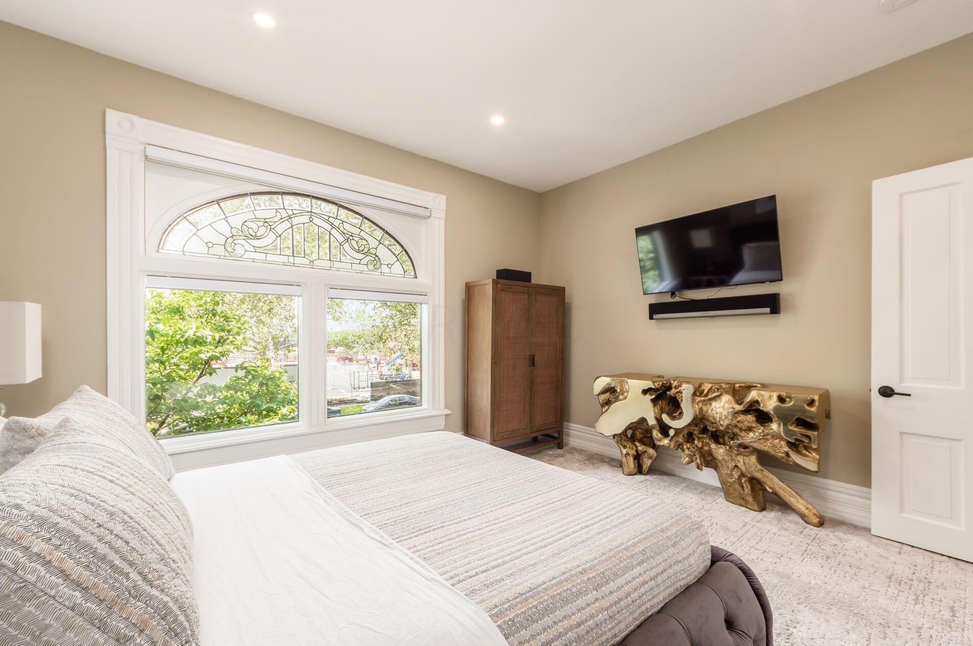 754 Neil Ave, Columbus OH 43201-2321 exterior