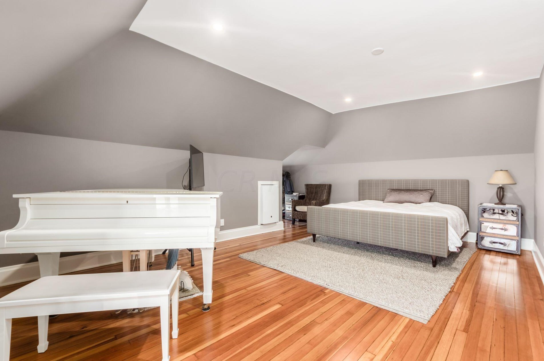 754 Neil Ave, Columbus OH 43201-2321 exterior