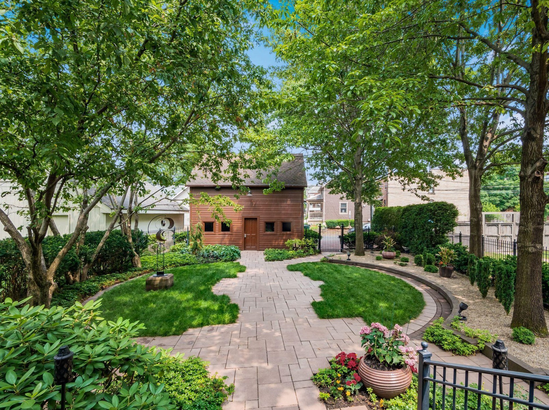 754 Neil Ave, Columbus OH 43201-2321 exterior