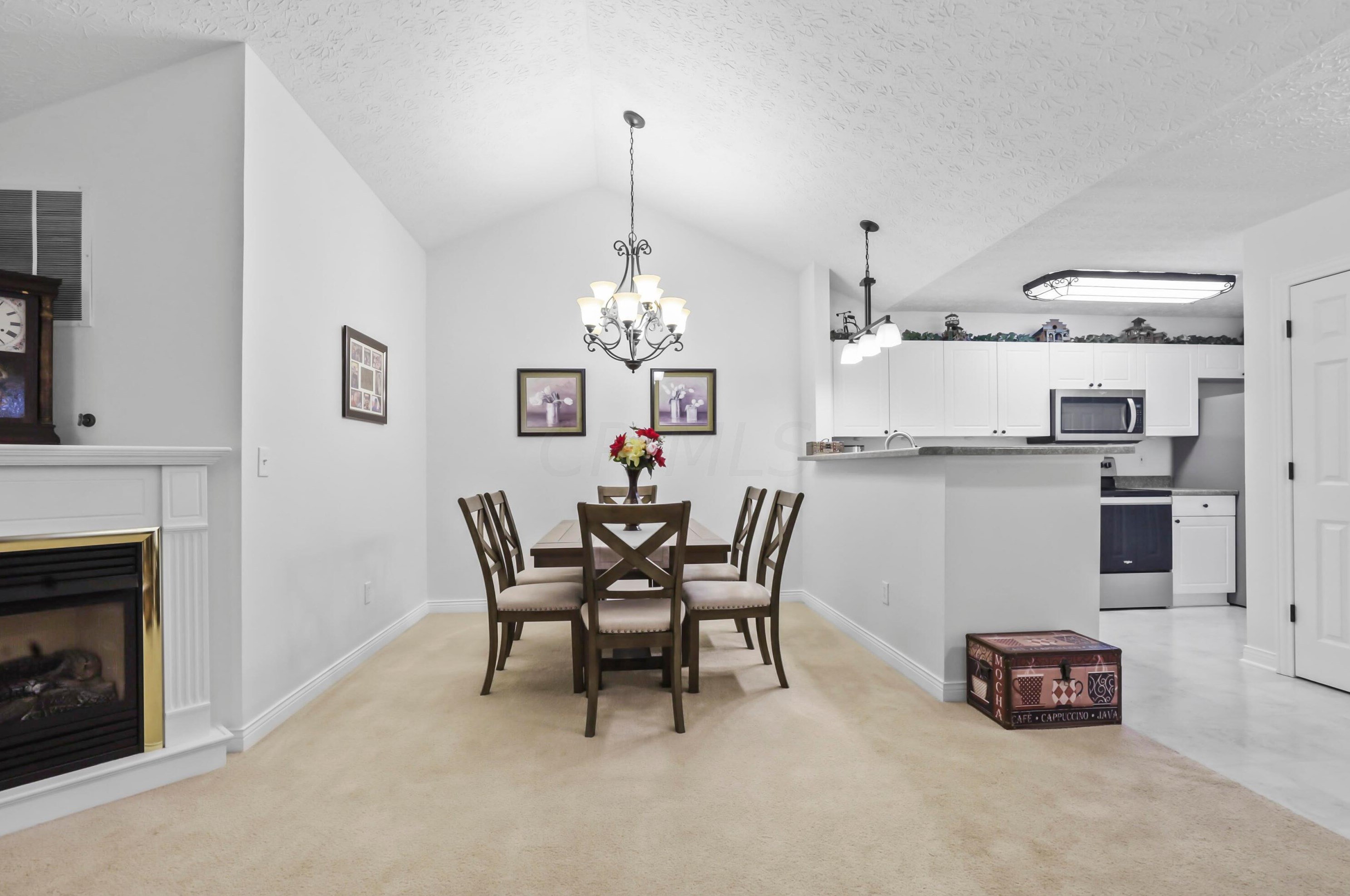 374 Crescent Ct, Westerville OH  43081-2664 exterior