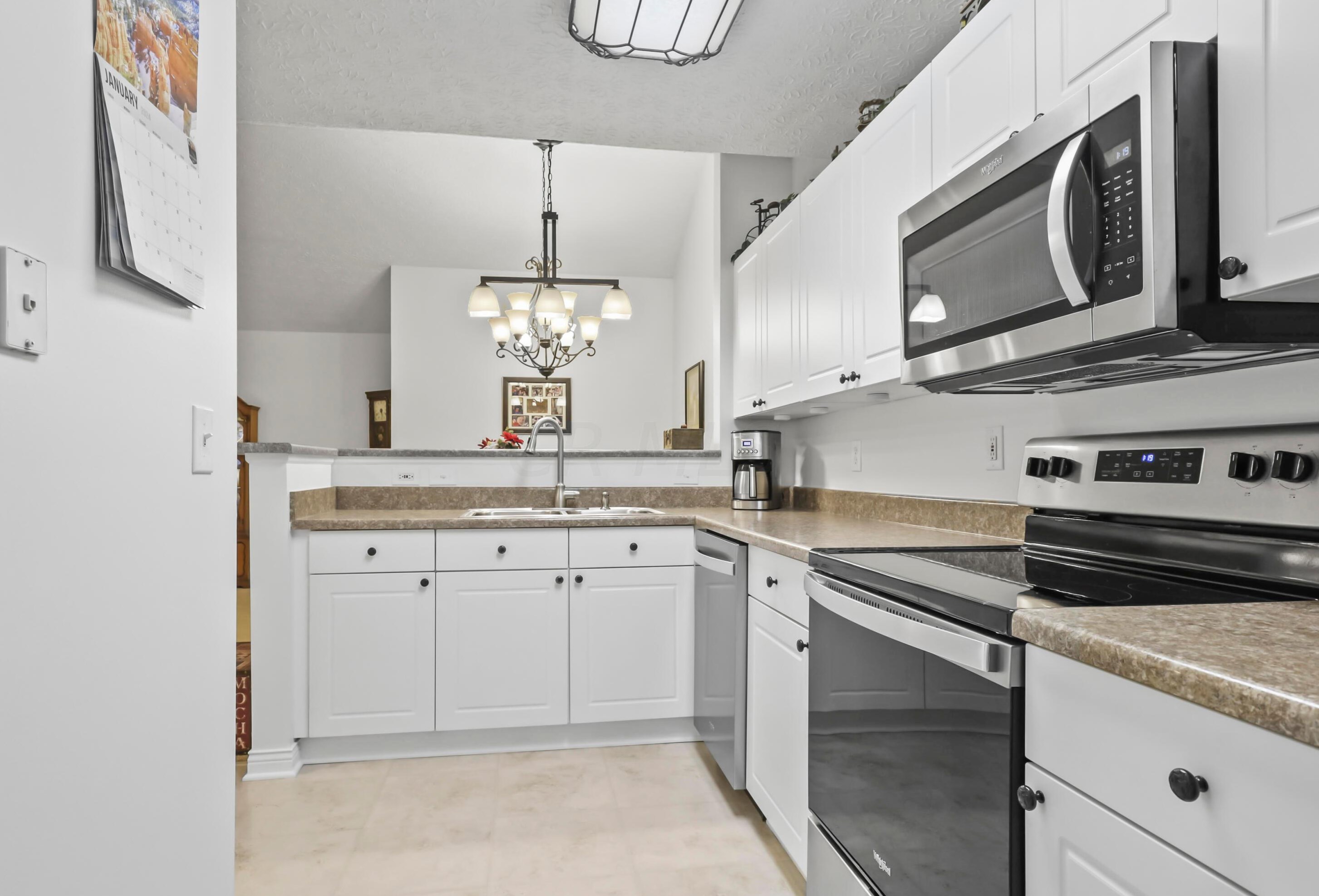 374 Crescent Ct, Westerville OH  43081-2664 exterior