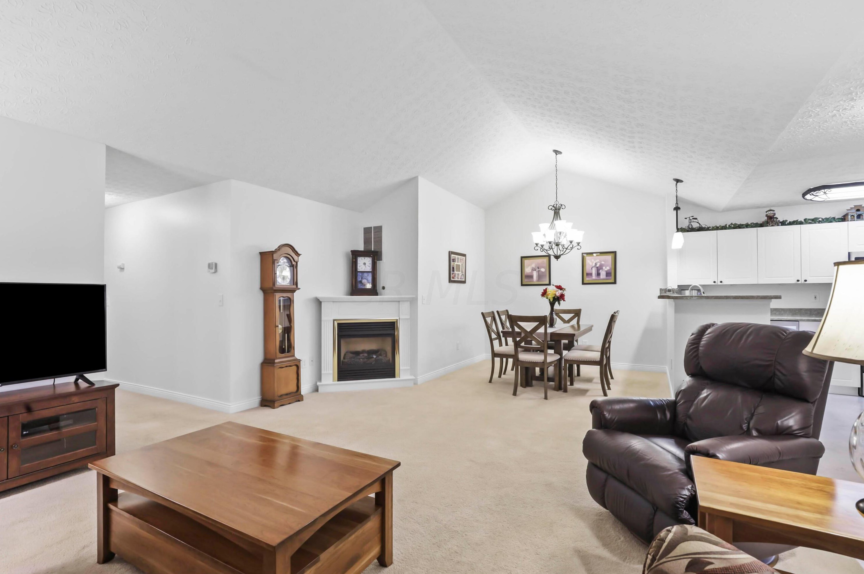 374 Crescent Ct, Westerville OH  43081-2664 exterior