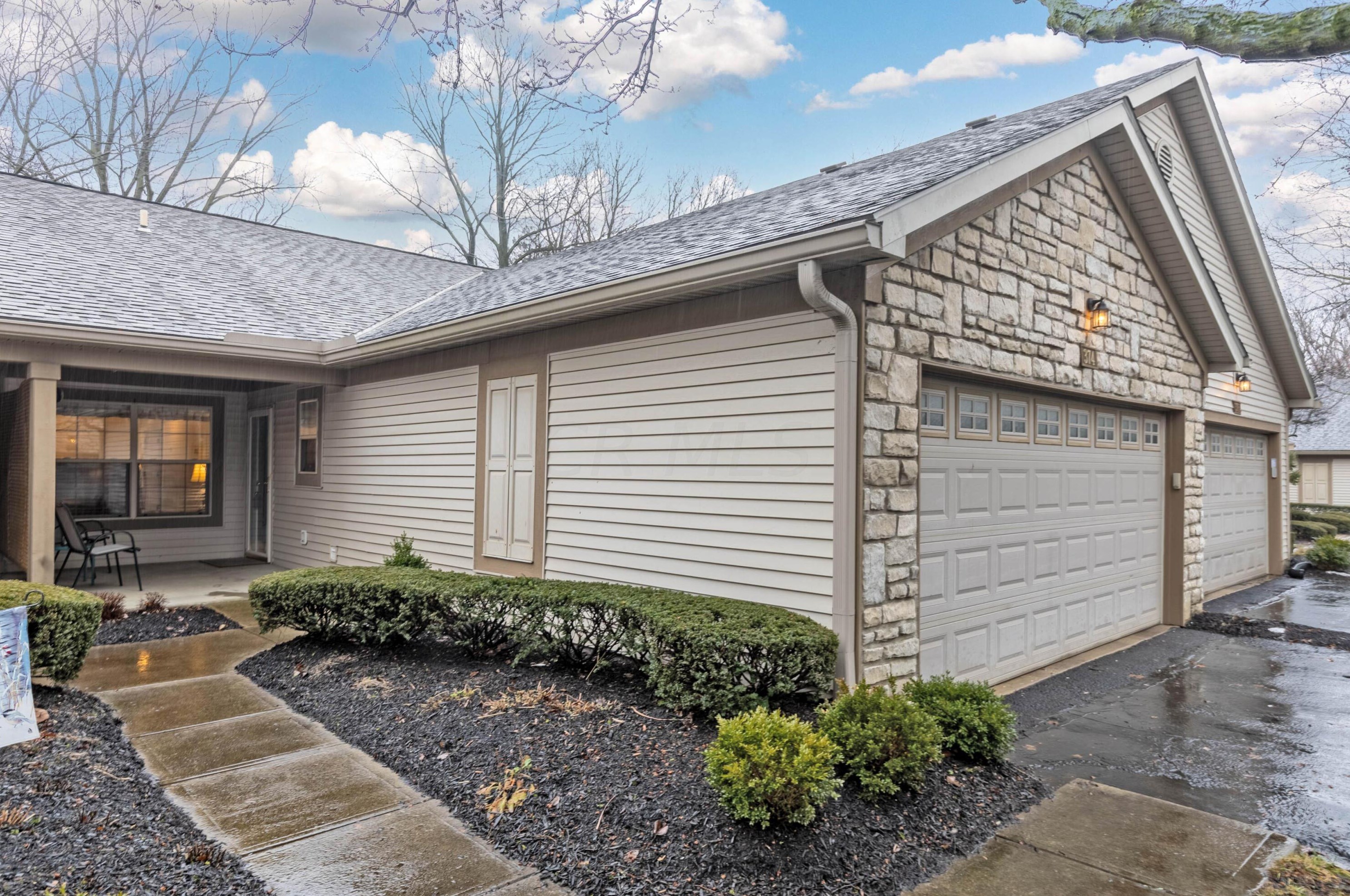 374 Crescent Ct, Westerville OH  43081-2664 exterior