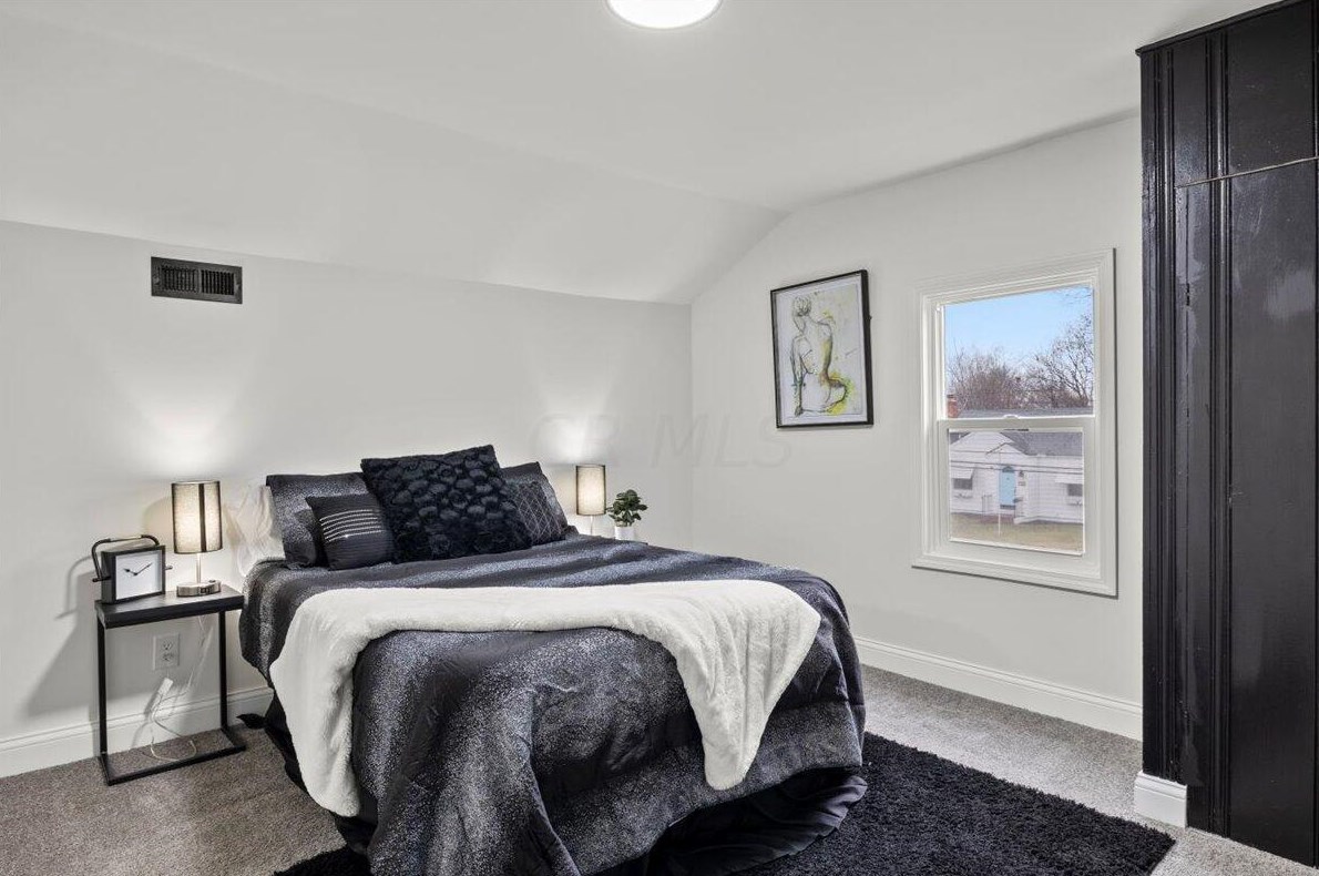 1063 Northridge Rd, Columbus OH  43224-2739 exterior