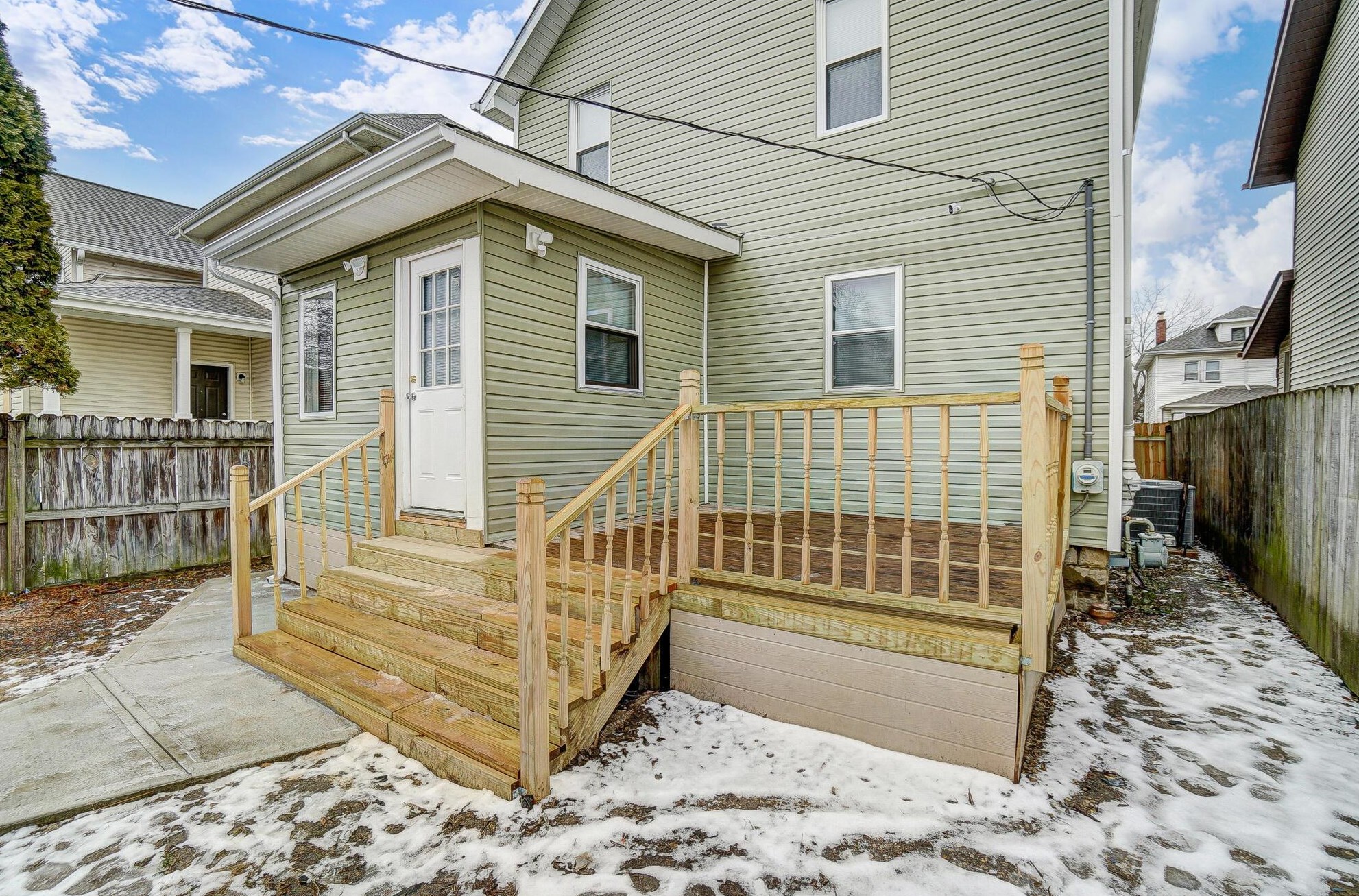 881 Gilbert St, Columbus OH 43206-1520 exterior