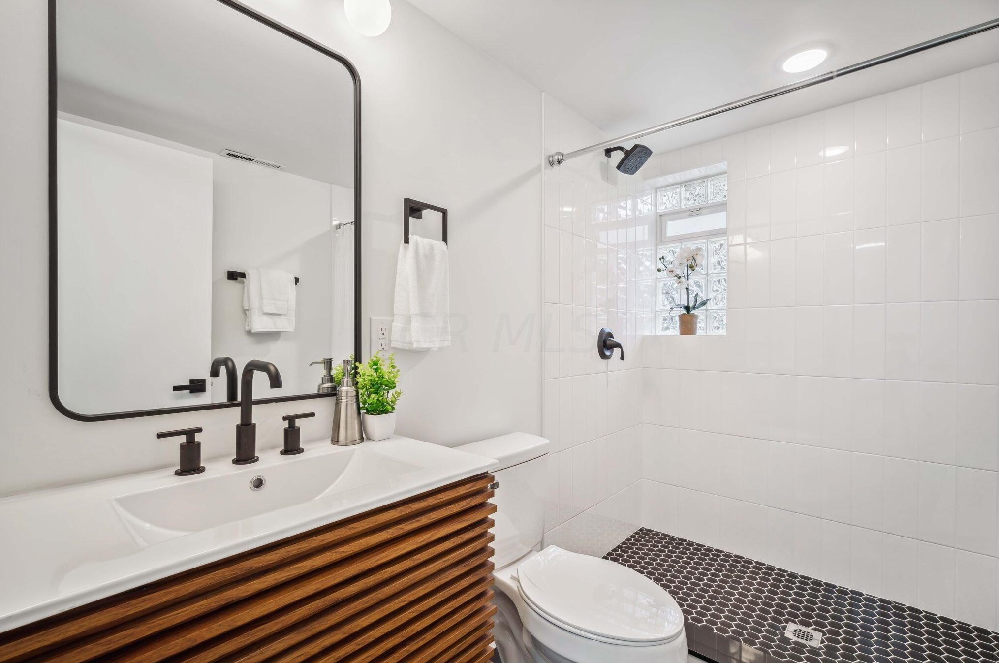 2649 Burnaby Dr, Columbus OH  43209-3201 exterior