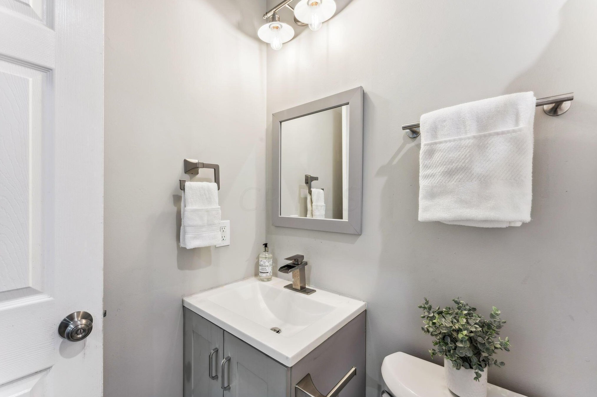 72 Eureka Ave, Columbus OH  43204-3200 exterior