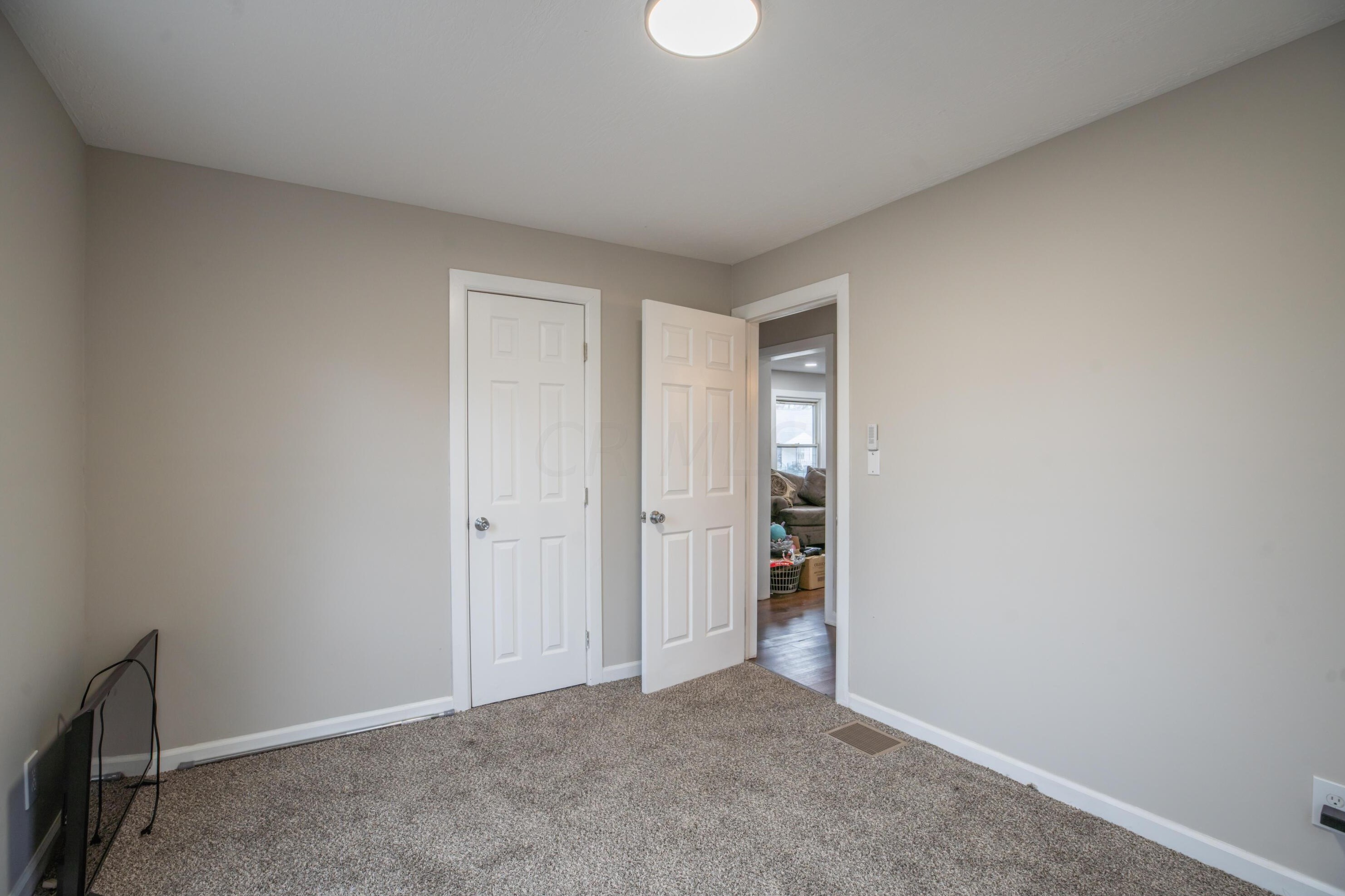 2203 Grasmere Ave, Columbus OH 43211-2142 exterior