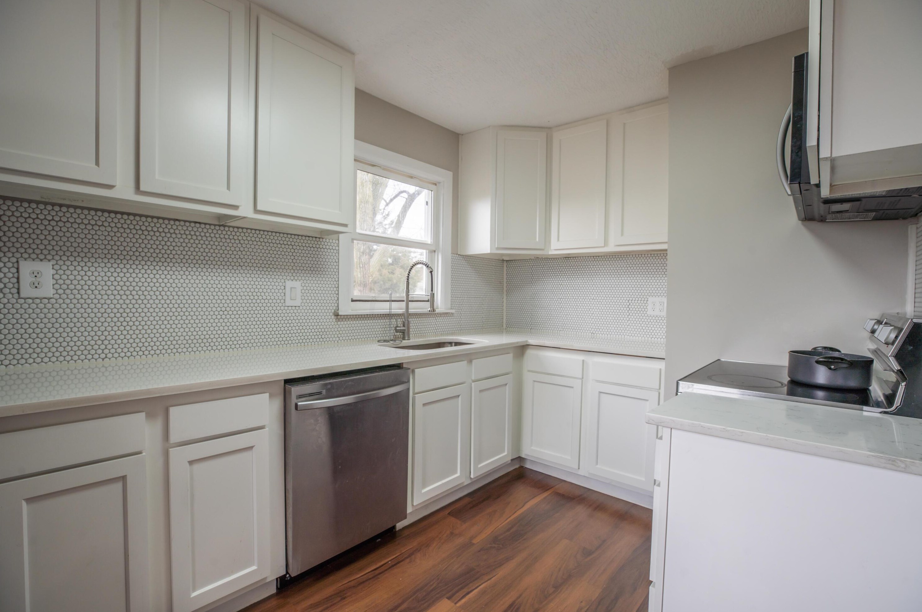 2203 Grasmere Ave, Columbus OH 43211-2142 exterior