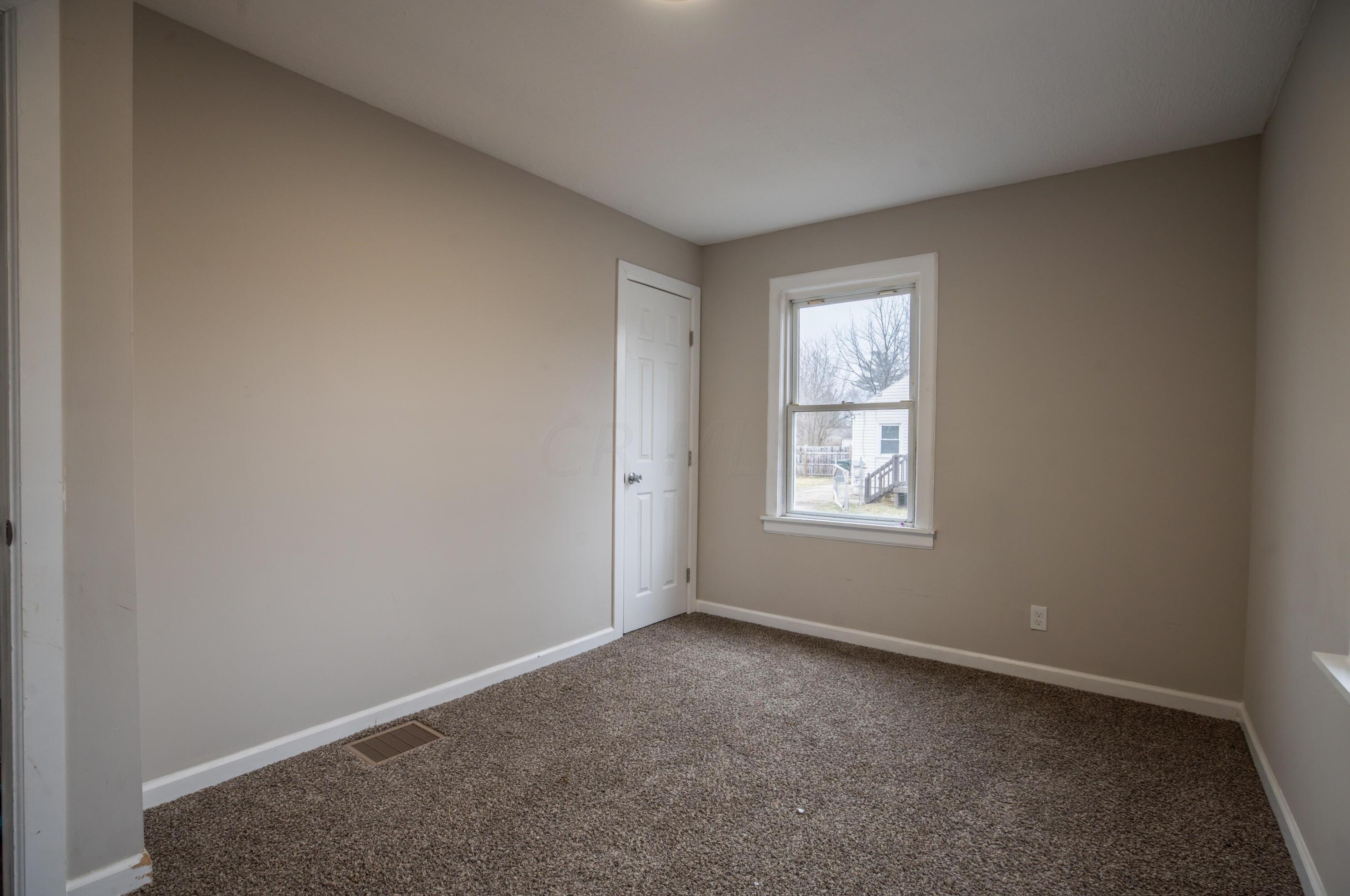 2203 Grasmere Ave, Columbus OH 43211-2142 exterior