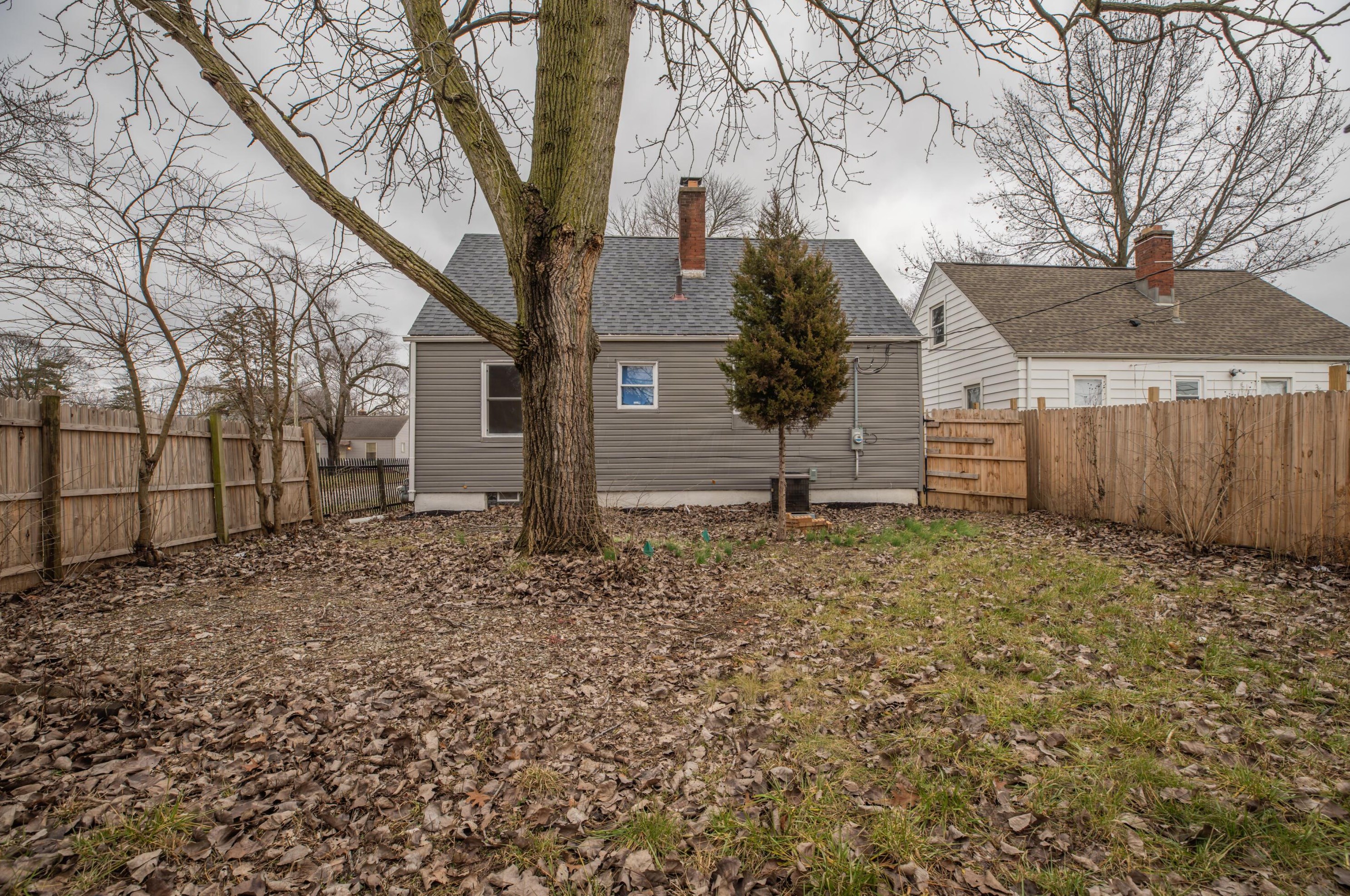 2203 Grasmere Ave, Columbus OH 43211-2142 exterior