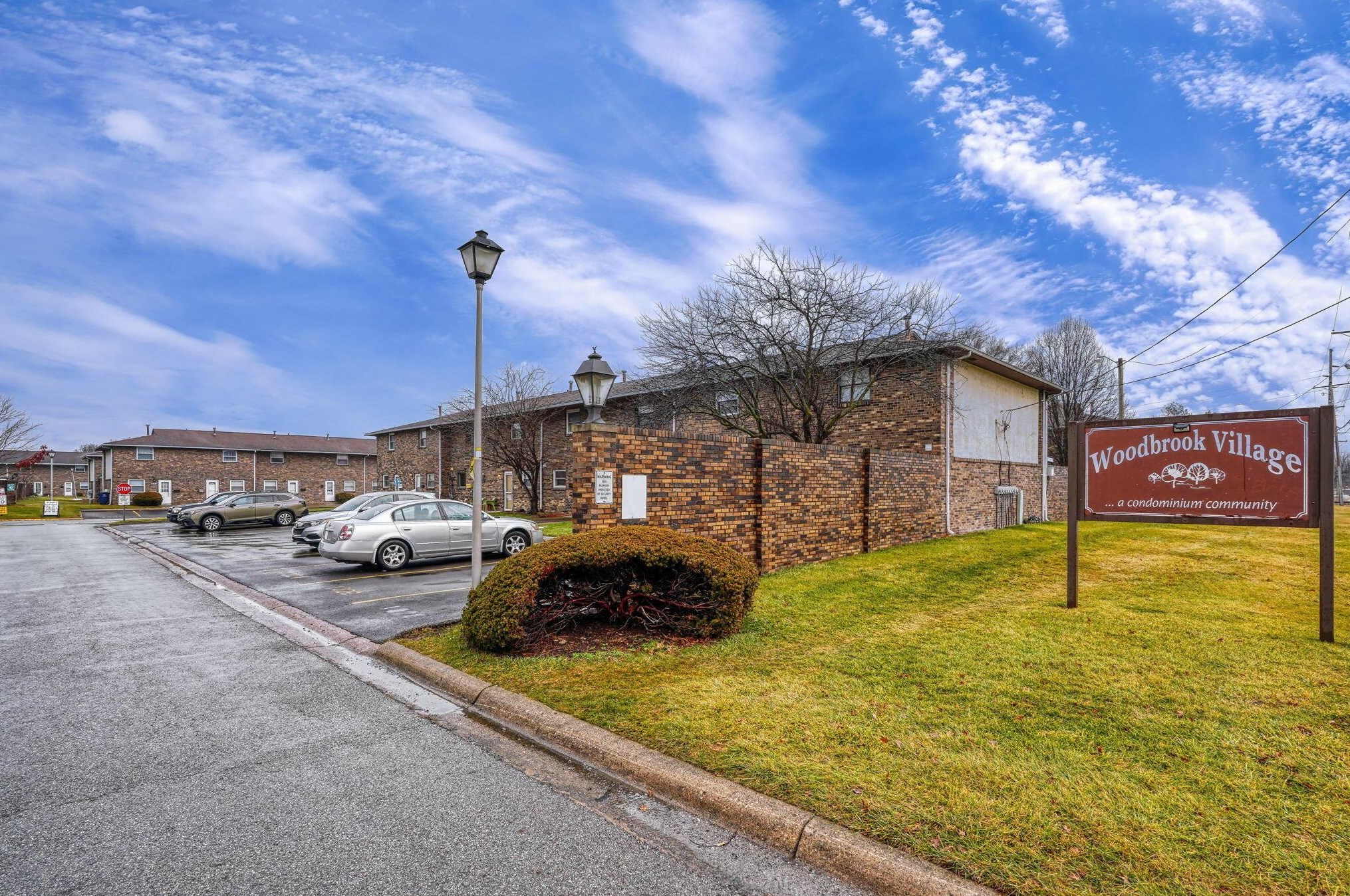 1313 Woodbrook Ln, Columbus OH  43223-3247 exterior