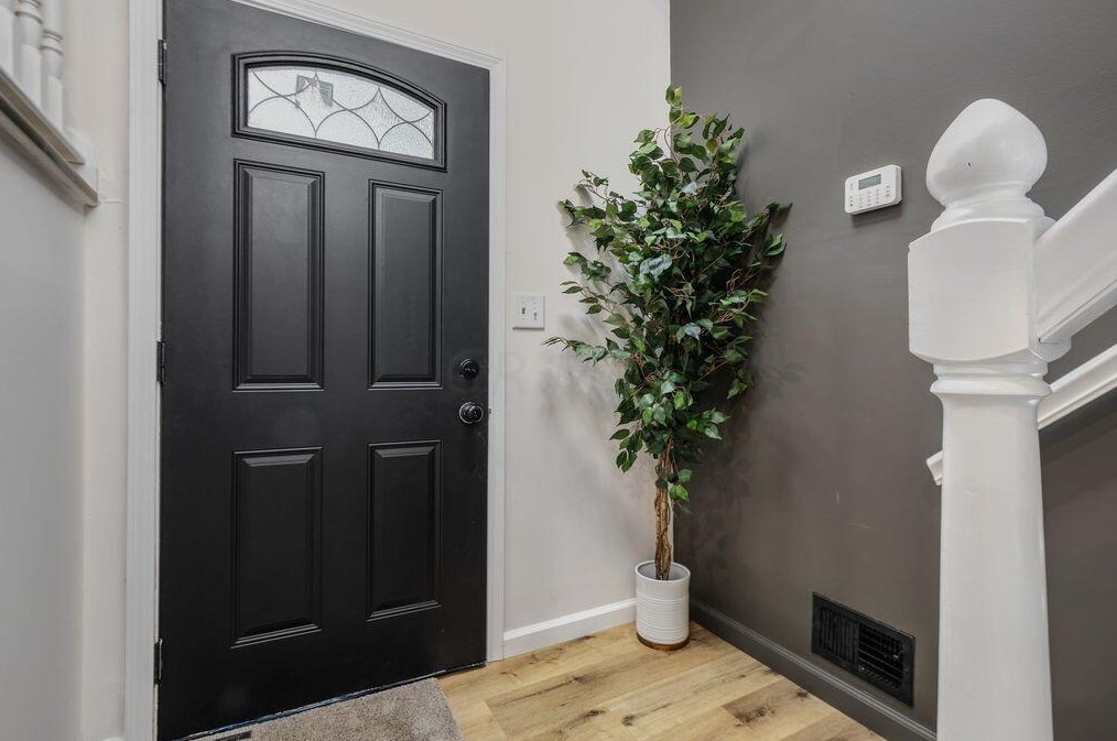 412 Denwood Dr, Columbus OH  43230-2012 exterior