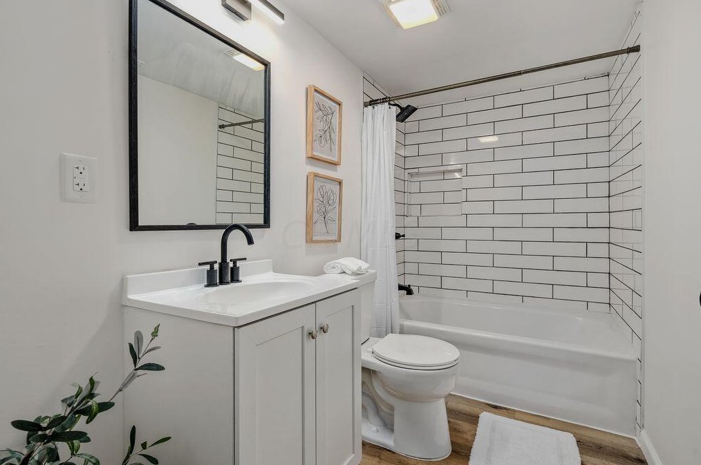 412 Denwood Dr, Columbus OH  43230-2012 exterior