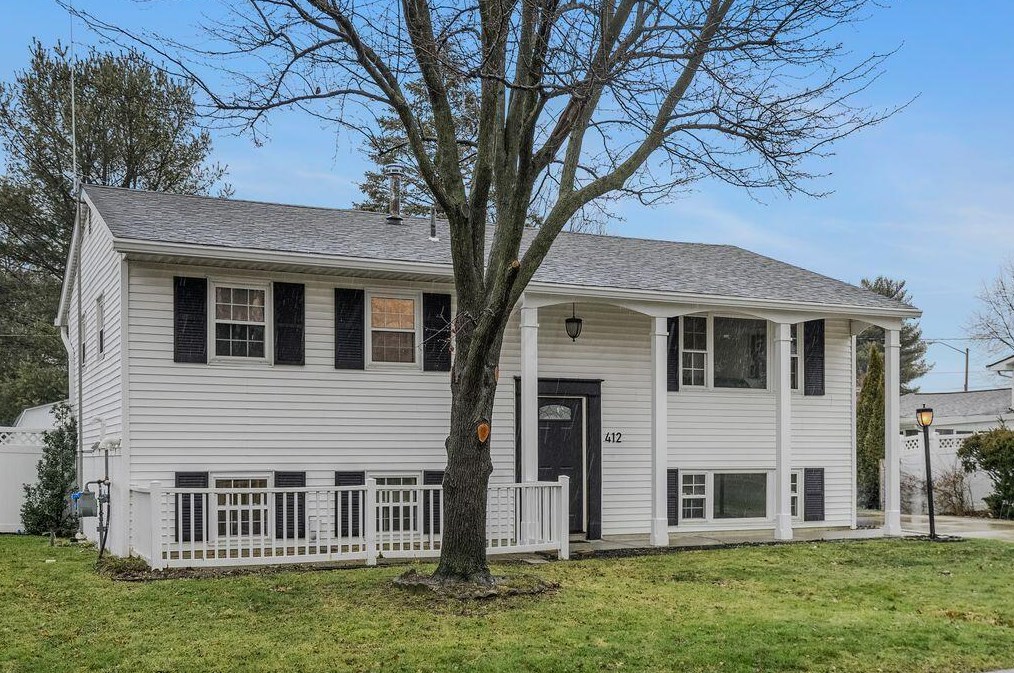 412 Denwood Dr, Columbus OH  43230-2012 exterior