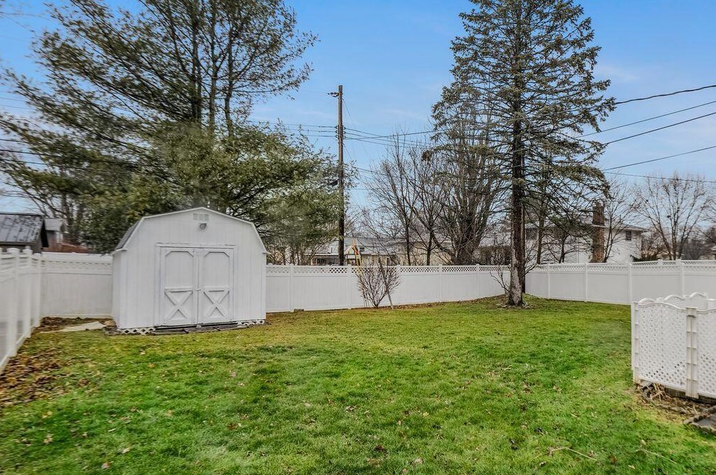 412 Denwood Dr, Columbus OH  43230-2012 exterior