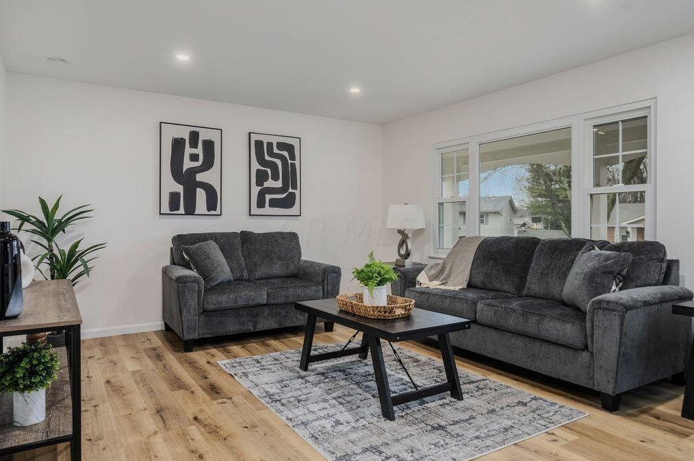 412 Denwood Dr, Columbus OH  43230-2012 exterior