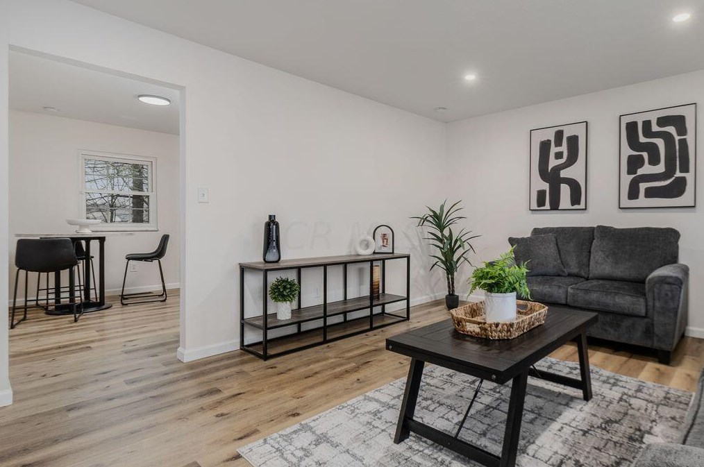 412 Denwood Dr, Columbus OH  43230-2012 exterior