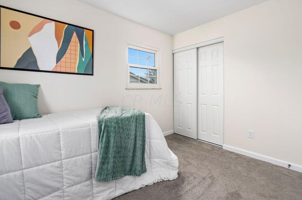 412 Denwood Dr, Columbus OH  43230-2012 exterior