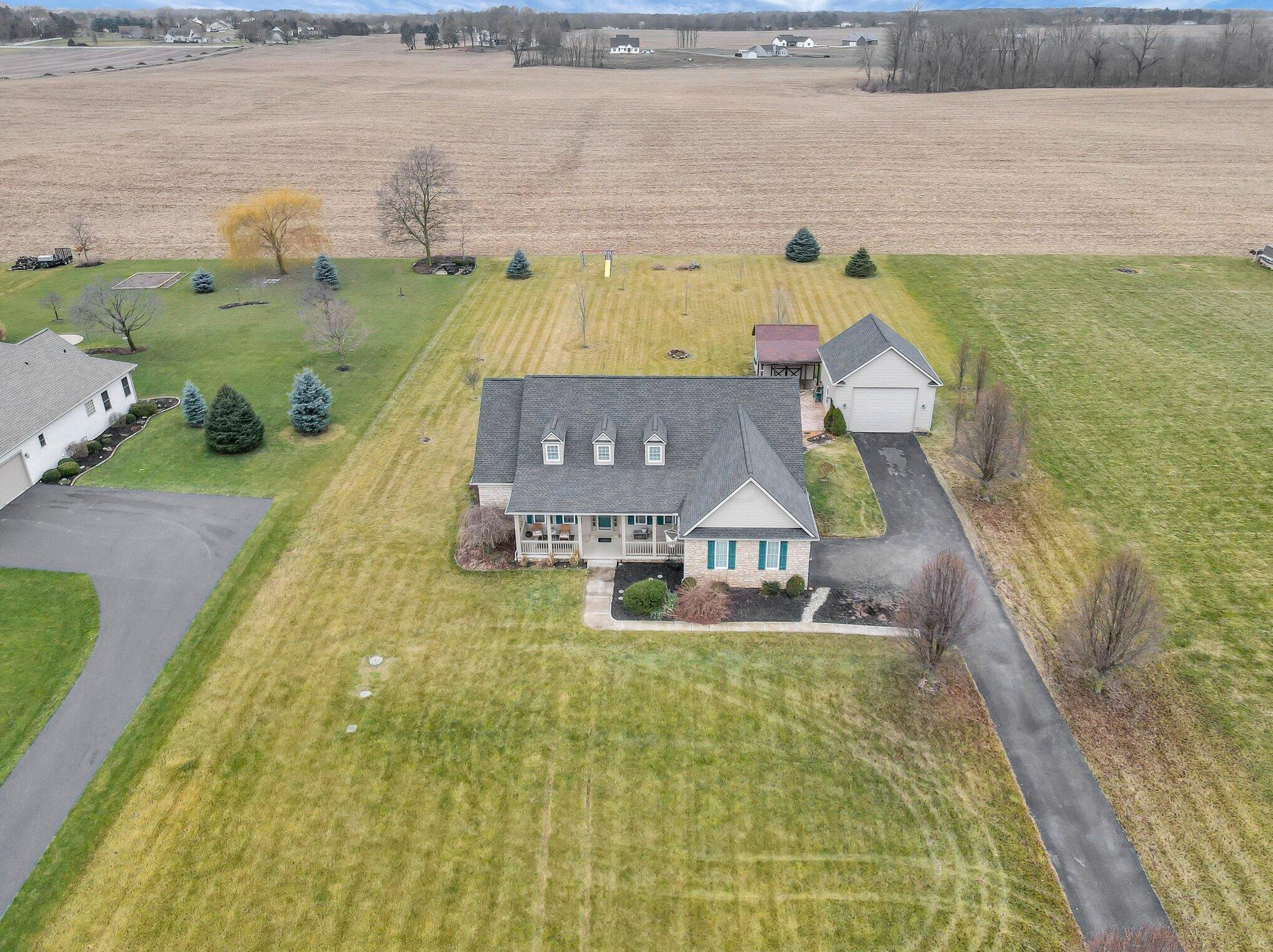 1579 Chickasaw Rd, Cnl Wnchstr OH  43110-7870 exterior