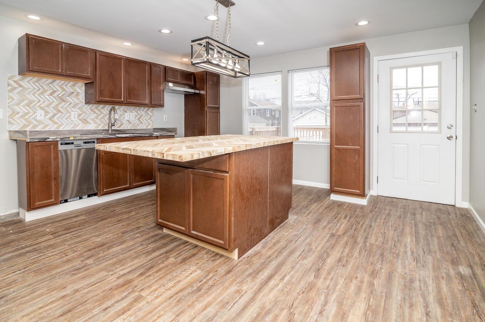 1065 16 Ave, Columbus OH 43211-2423 exterior