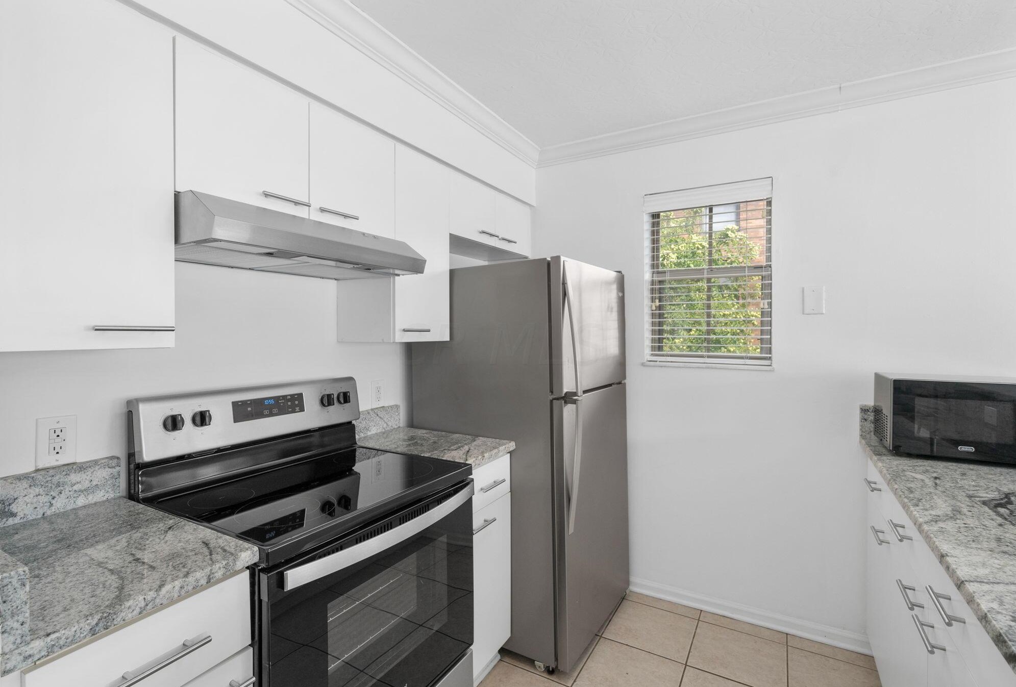 3 Lincoln St, Columbus OH  43215-1673 exterior