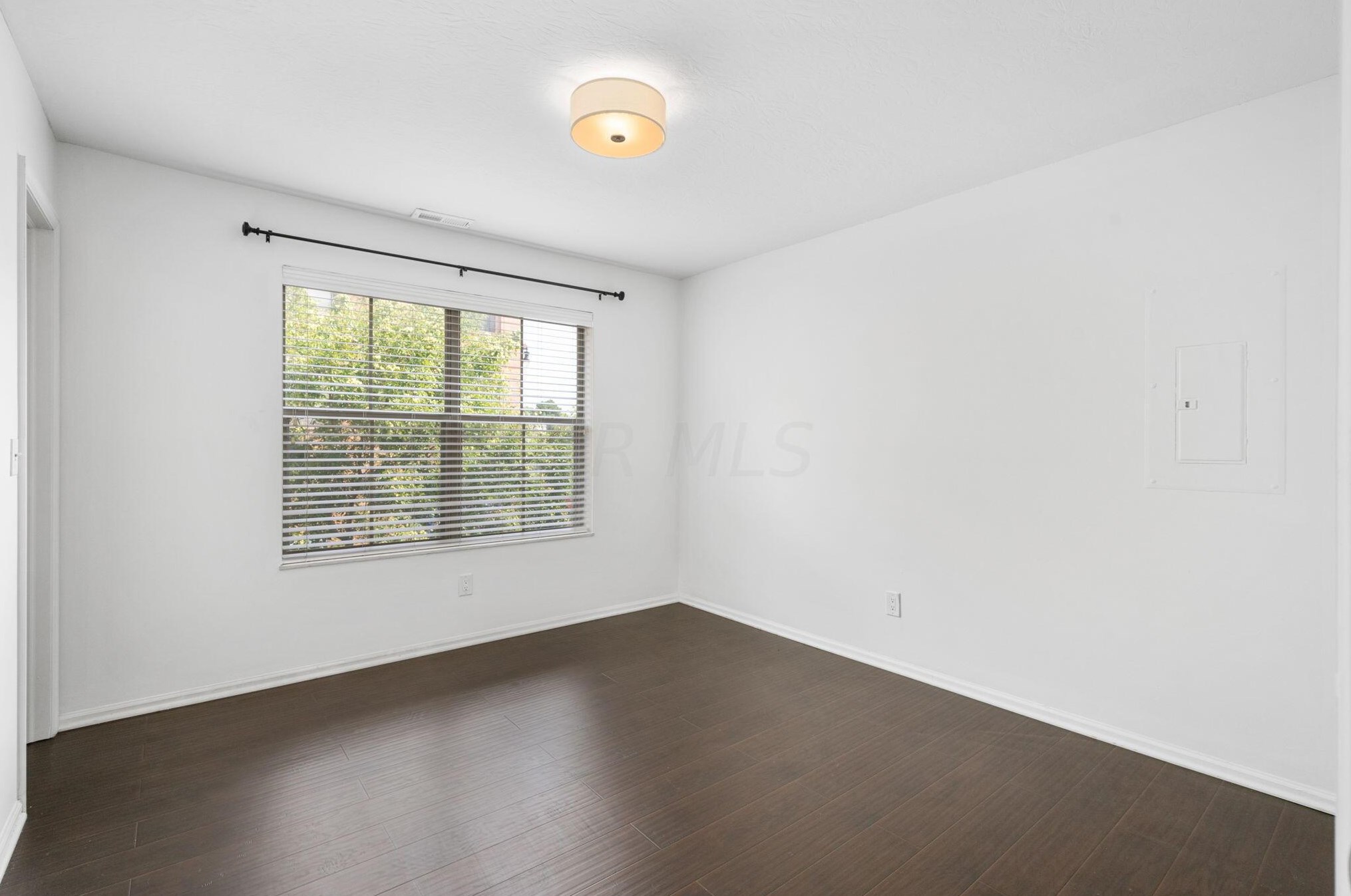 3 Lincoln St, Columbus OH  43215-1673 exterior