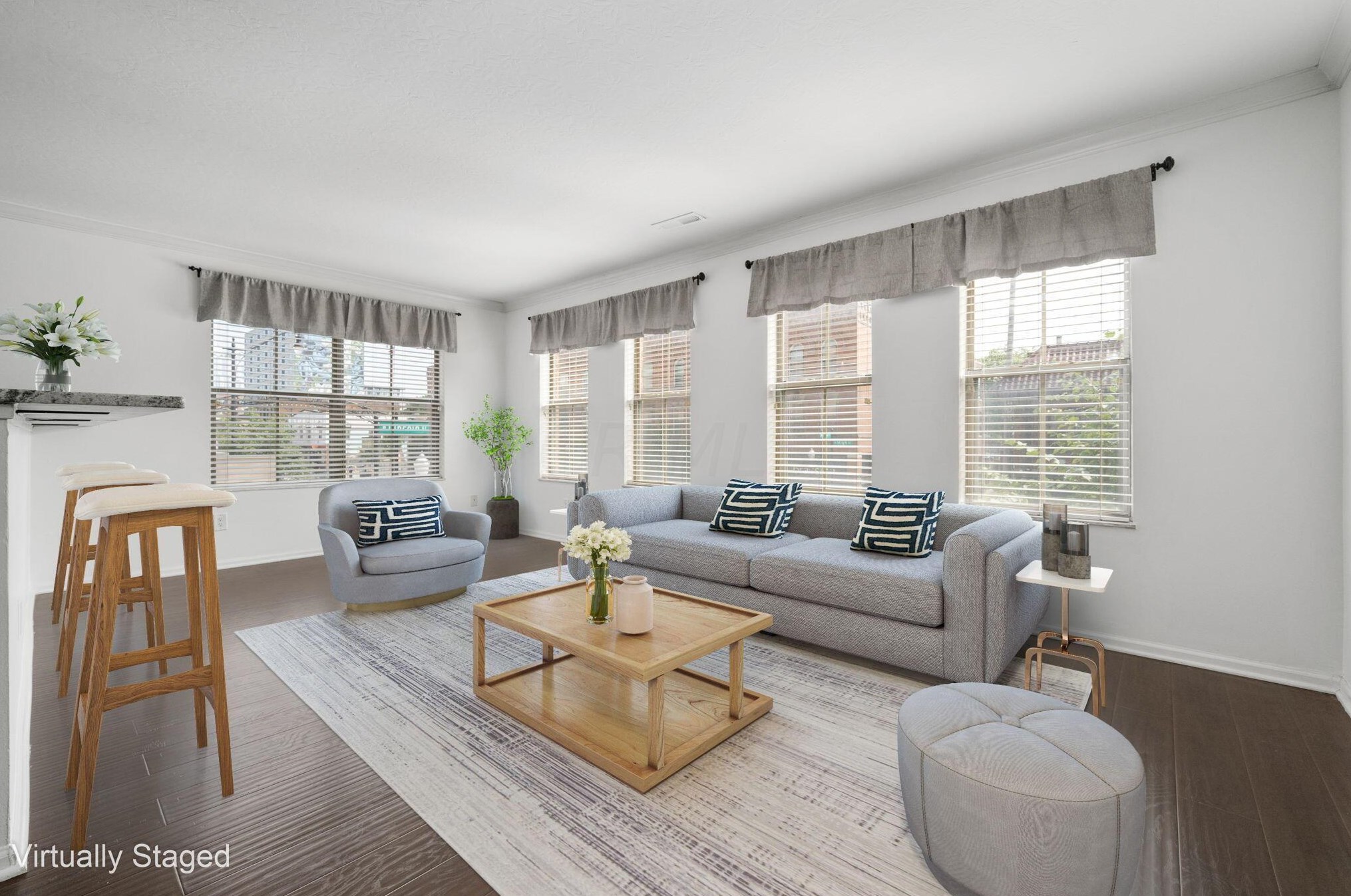 3 Lincoln St, Columbus OH  43215-1673 exterior