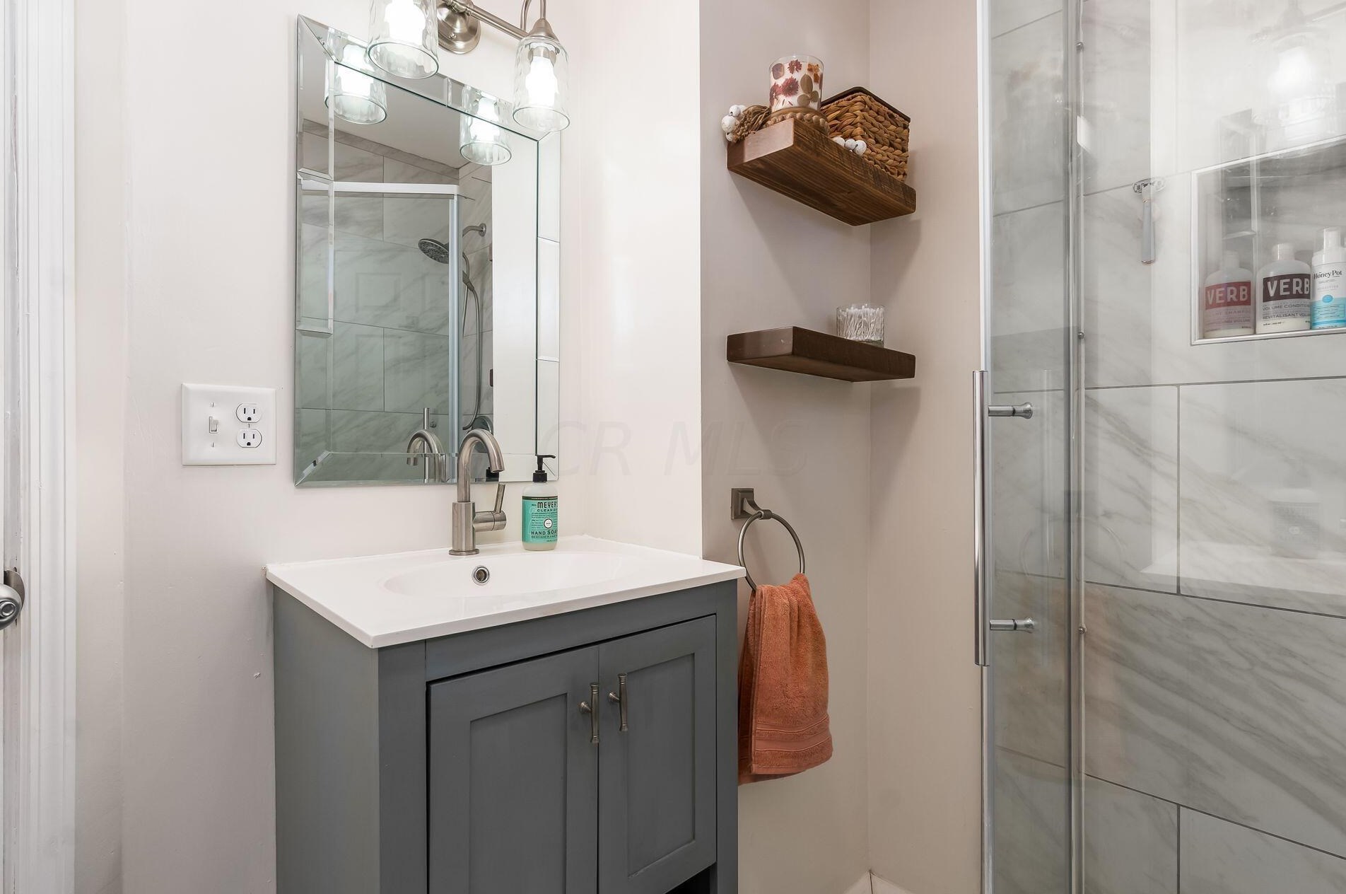 675 Siebert St, Columbus OH  43206-2929 exterior