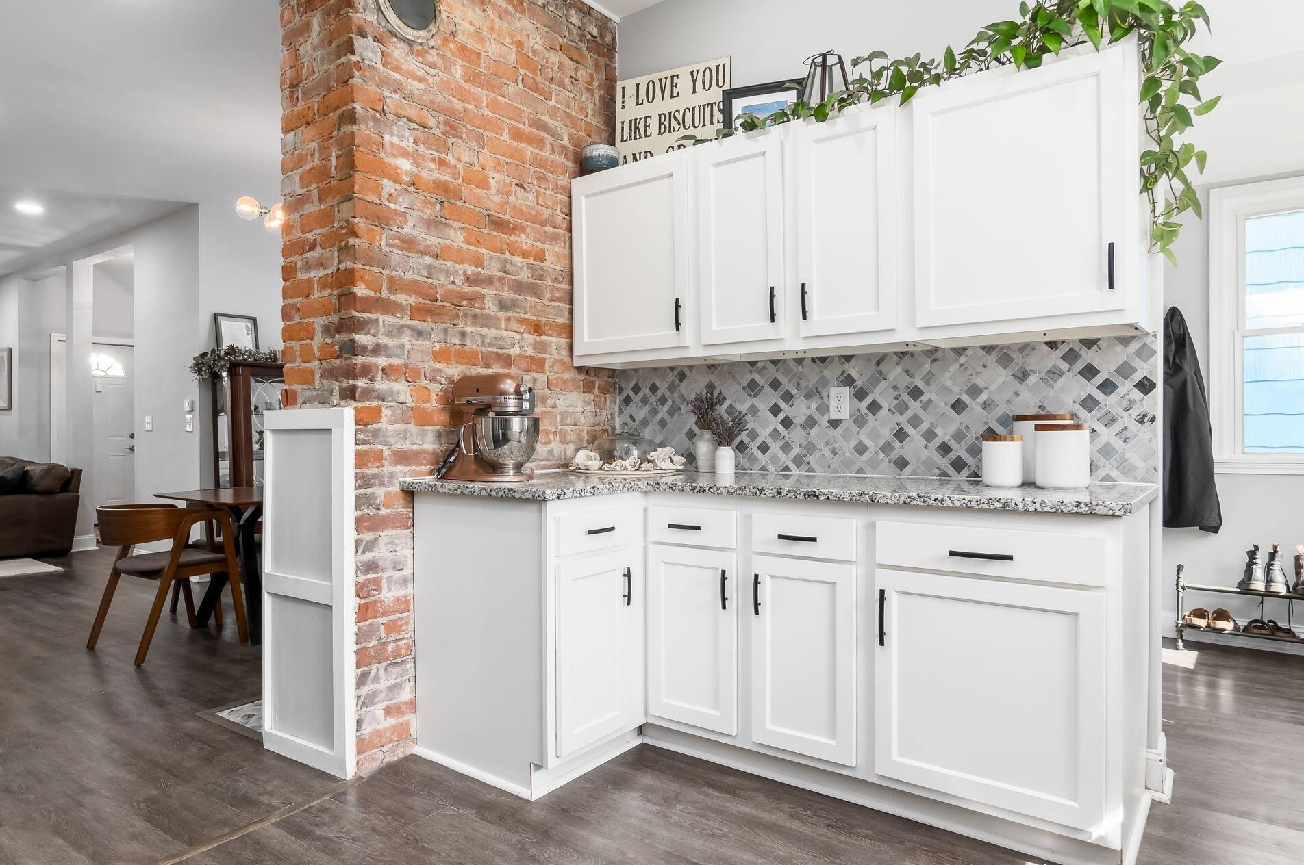 675 Siebert St, Columbus OH  43206-2929 exterior