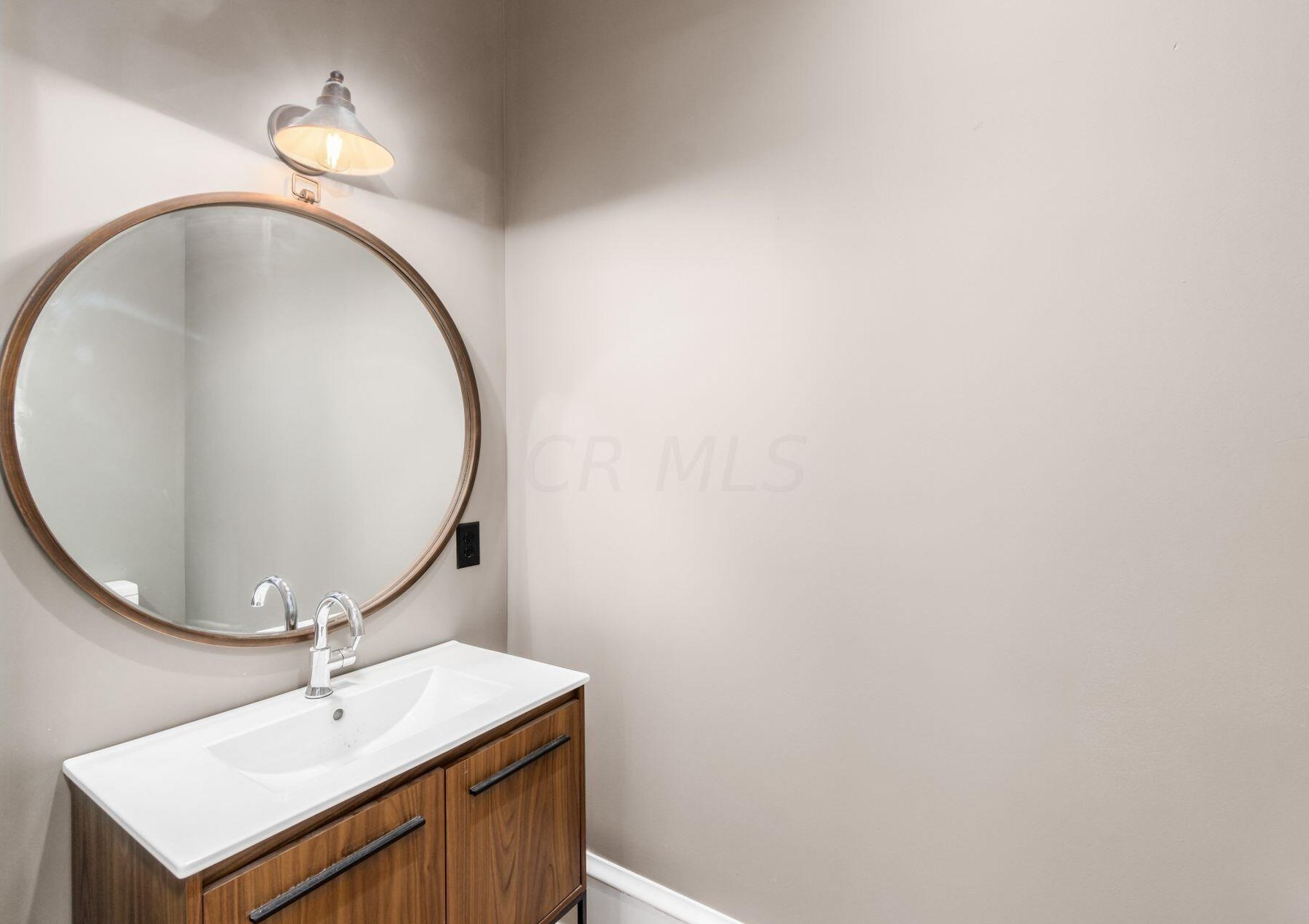 392 Town St, Columbus OH 43215-4838 exterior