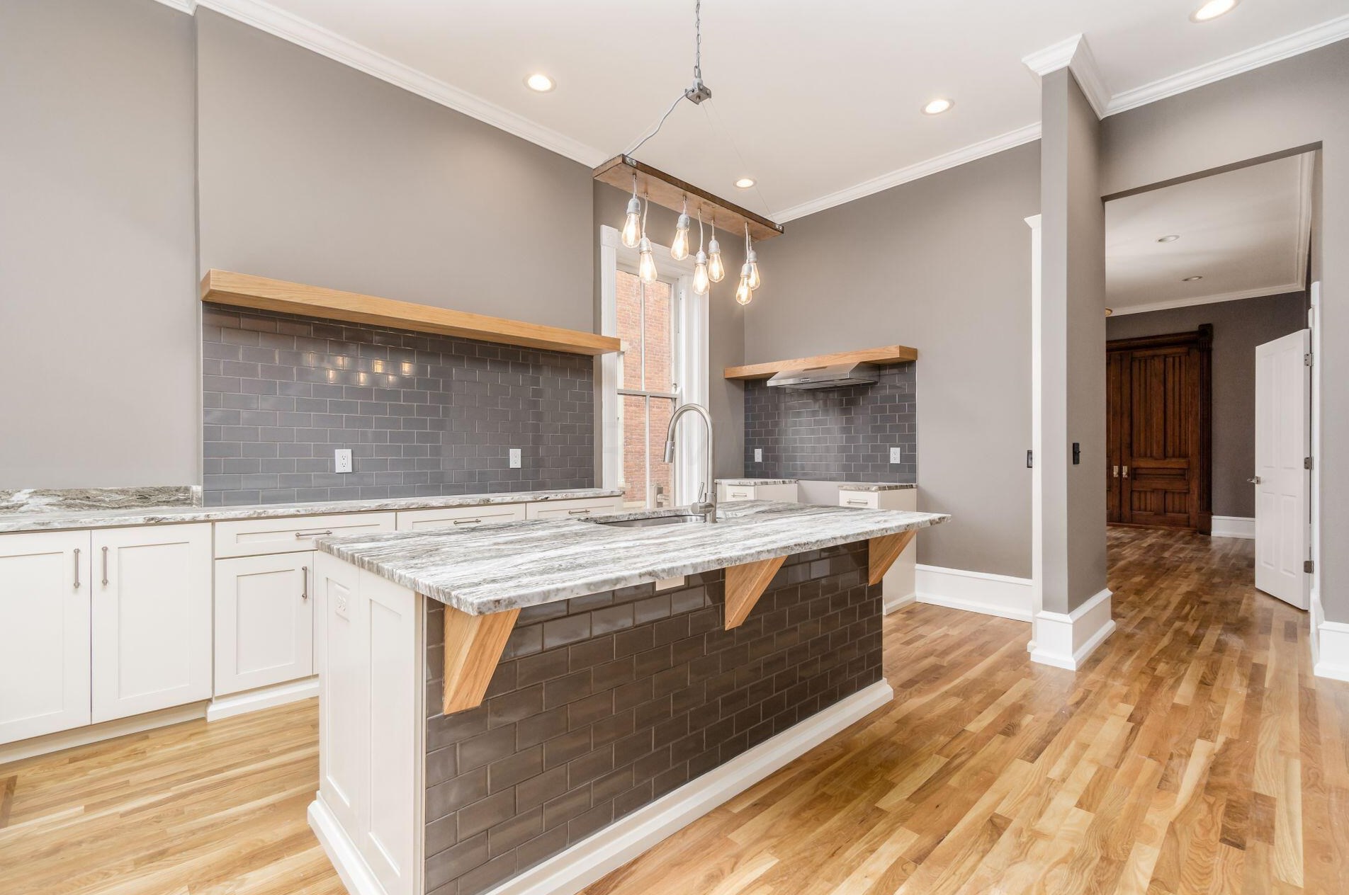 392 Town St, Columbus OH 43215-4838 exterior