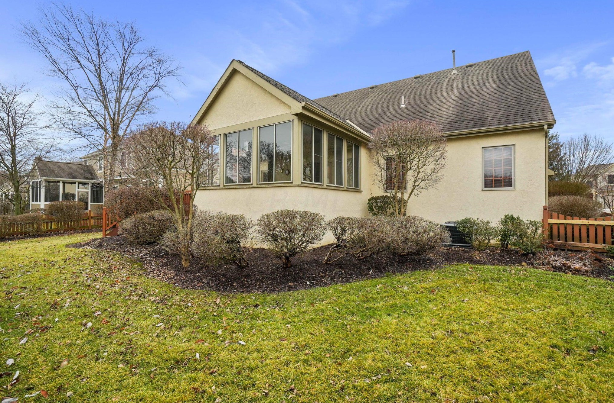 5043 Breckenhurst Dr, Hilliard OH  43026-8660 exterior