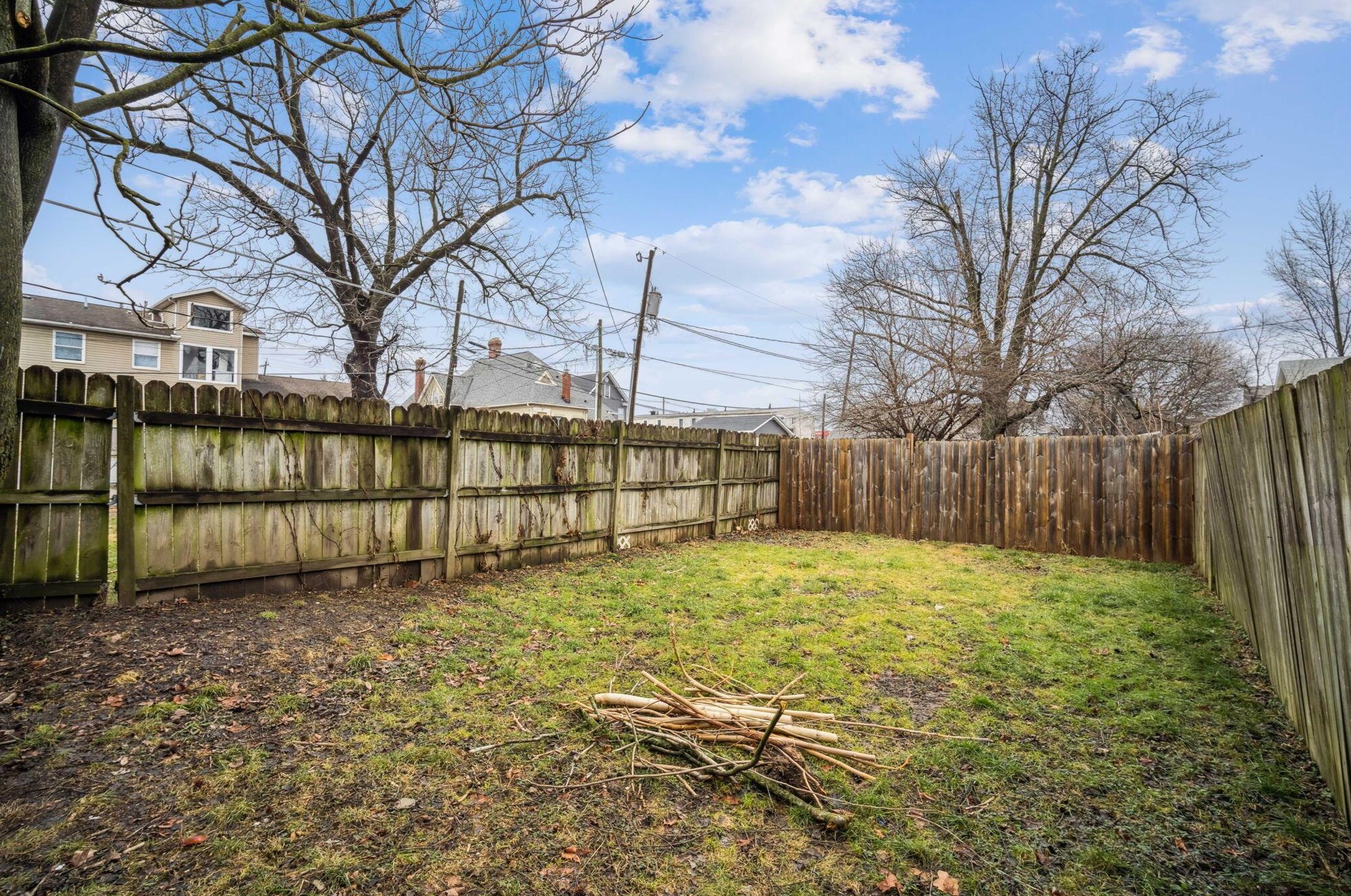 24 Innis Ave, Columbus OH  43207-1868 exterior