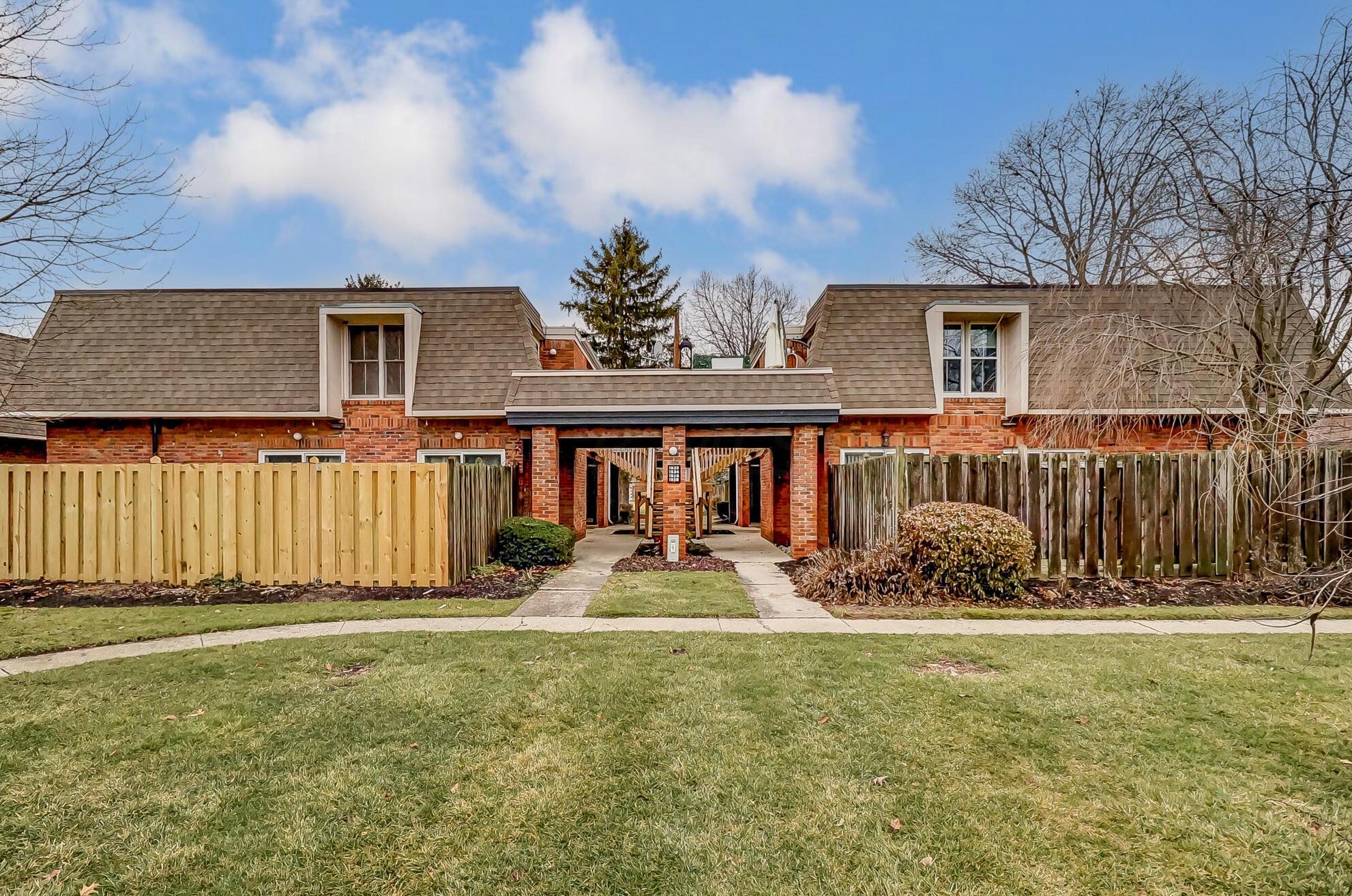 1522 Lafayette Dr, Columbus OH  43220-6816 exterior