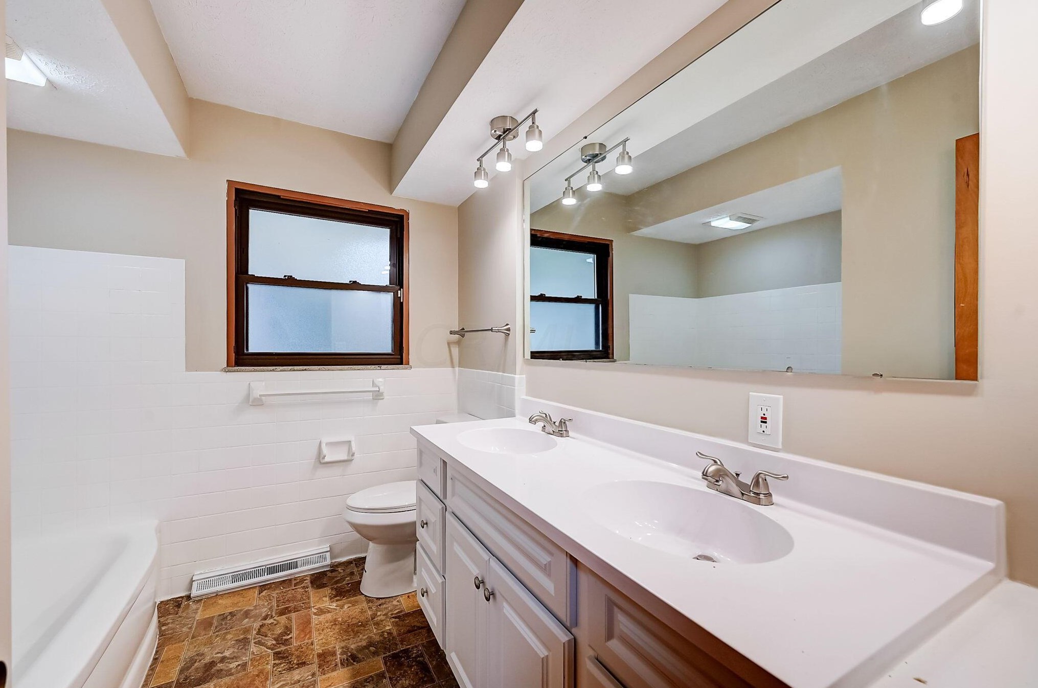 9563 Brookside Dr, Pickerington OH  43147-9206 exterior