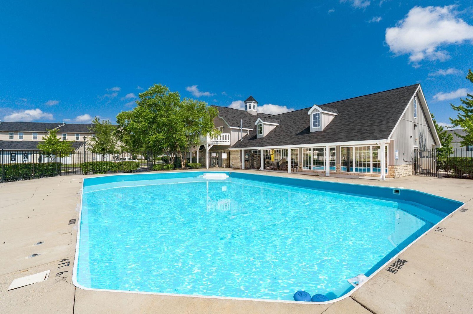359 Oxford Oak Dr, Blacklick OH  43004-8484 exterior